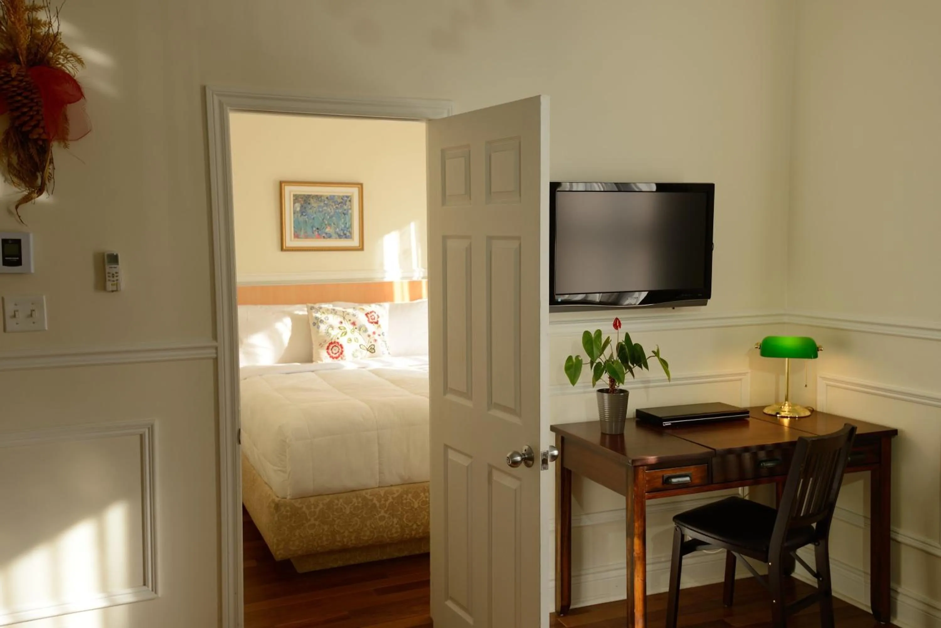 Living room, Bed in Parc Suites Hotel