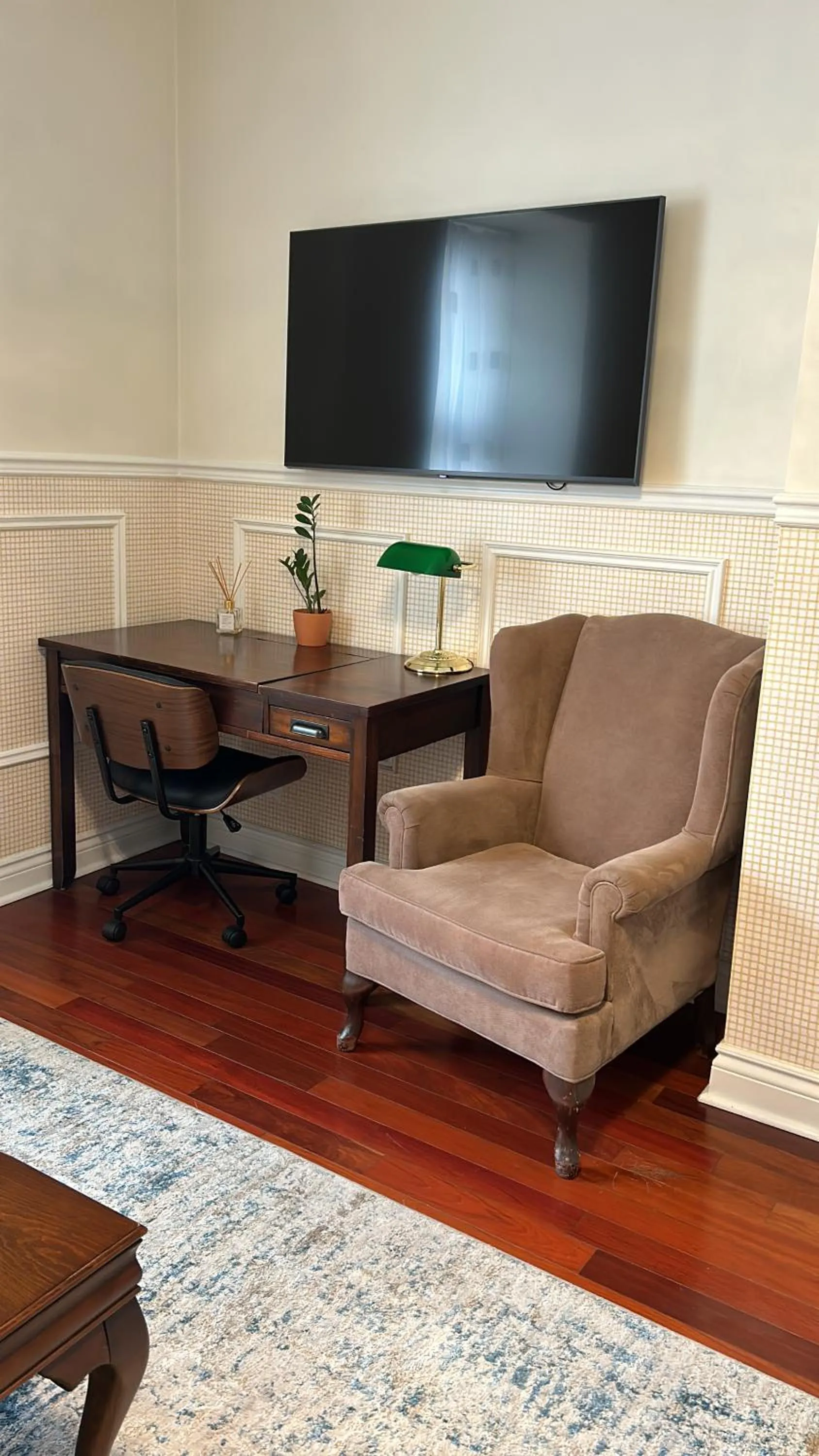 TV and multimedia in Parc Suites Hotel