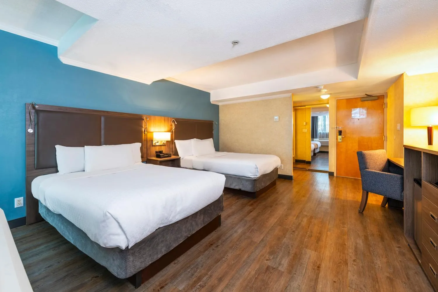 Bed in Grand Park Hotel & Suites Downtown Vancouver, an Ascend Collection Hotel