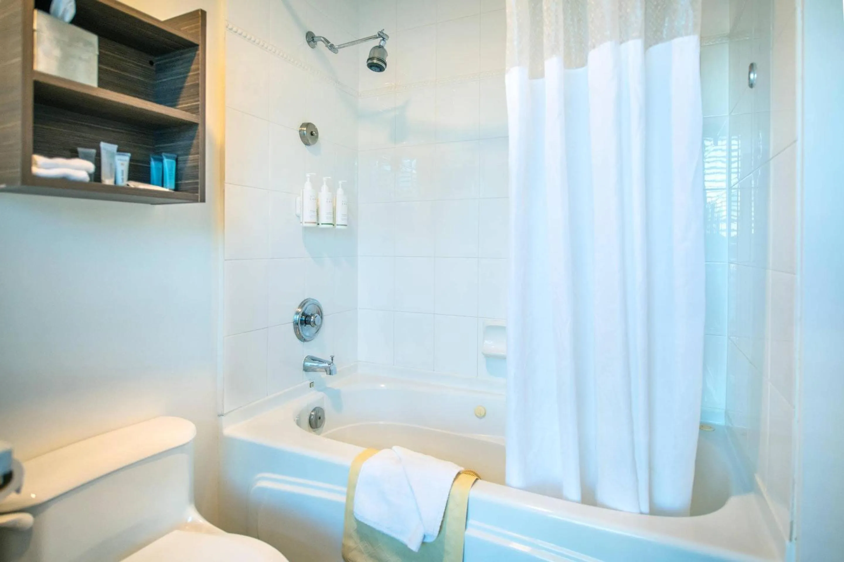 Bedroom in Grand Park Hotel & Suites Downtown Vancouver, an Ascend Collection Hotel