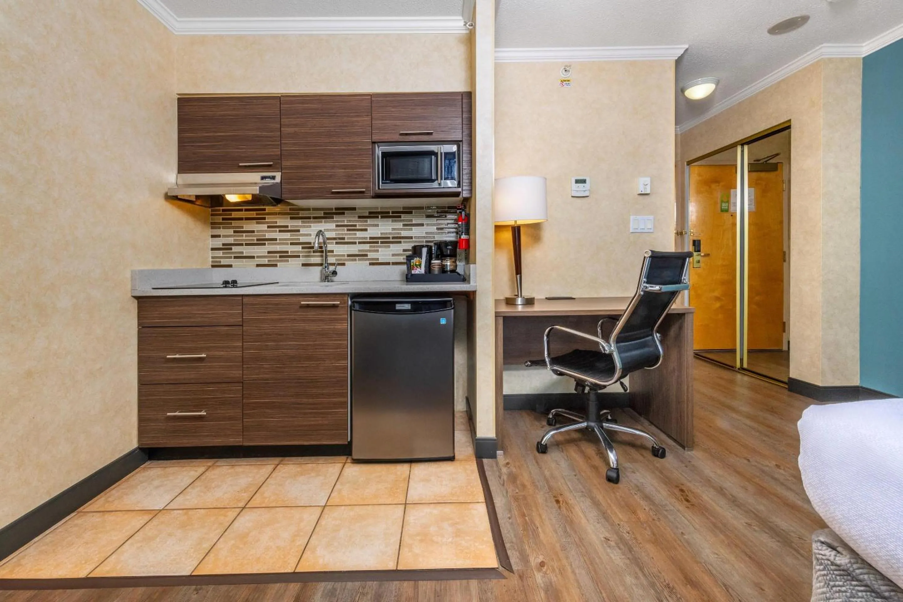 Bedroom in Grand Park Hotel & Suites Downtown Vancouver, an Ascend Collection Hotel