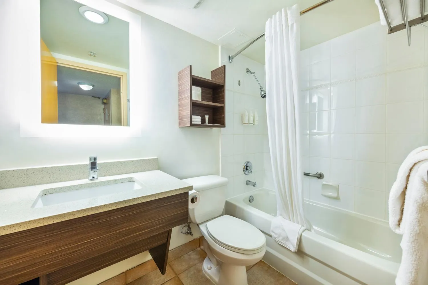 Shower in Grand Park Hotel & Suites Downtown Vancouver, an Ascend Collection Hotel