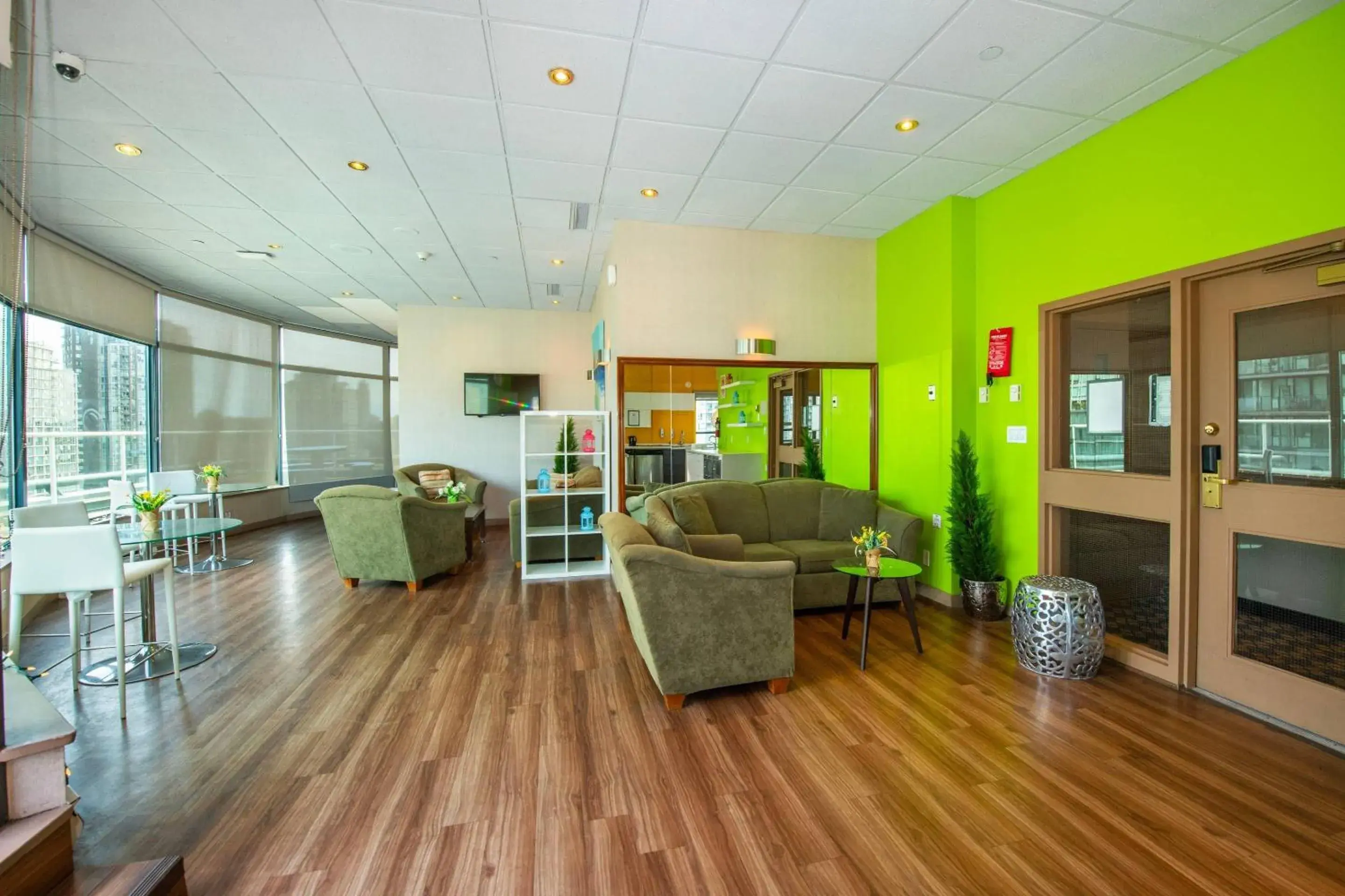 Lounge or bar in Grand Park Hotel & Suites Downtown Vancouver, an Ascend Collection Hotel Lounge or bar in Grand Park Hotel & Suites Downtown Vancouver, an Ascend Collection Hotel