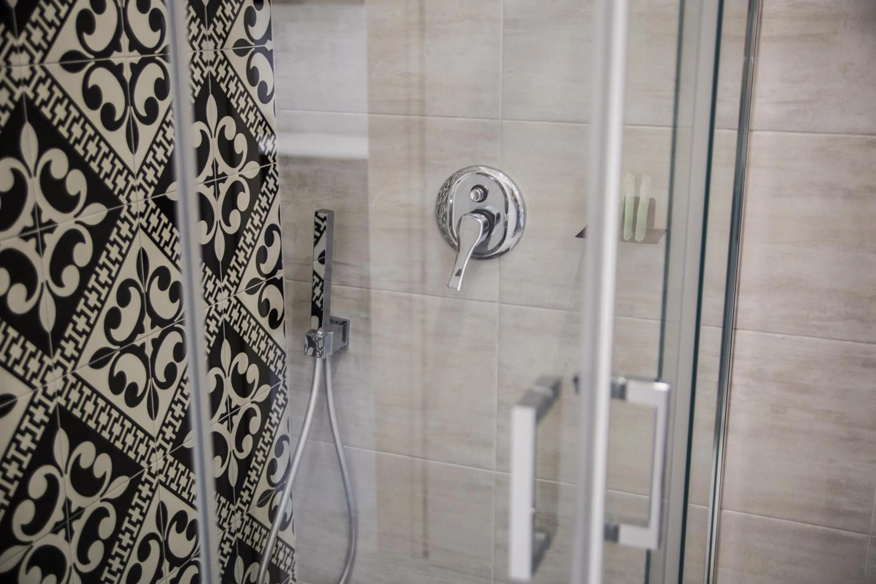 Shower in Maison de Julia Pompei