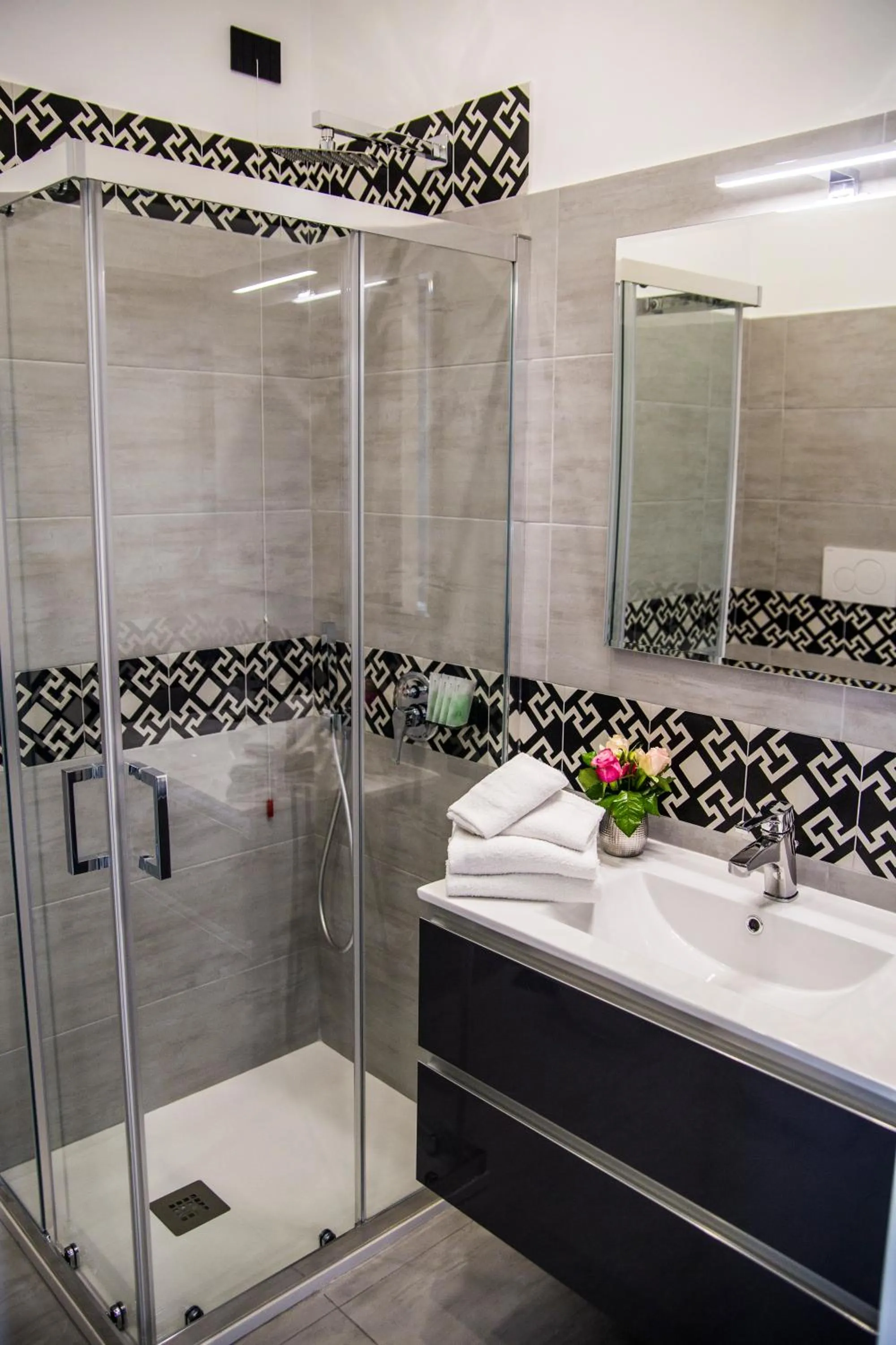 Shower in Maison de Julia Pompei