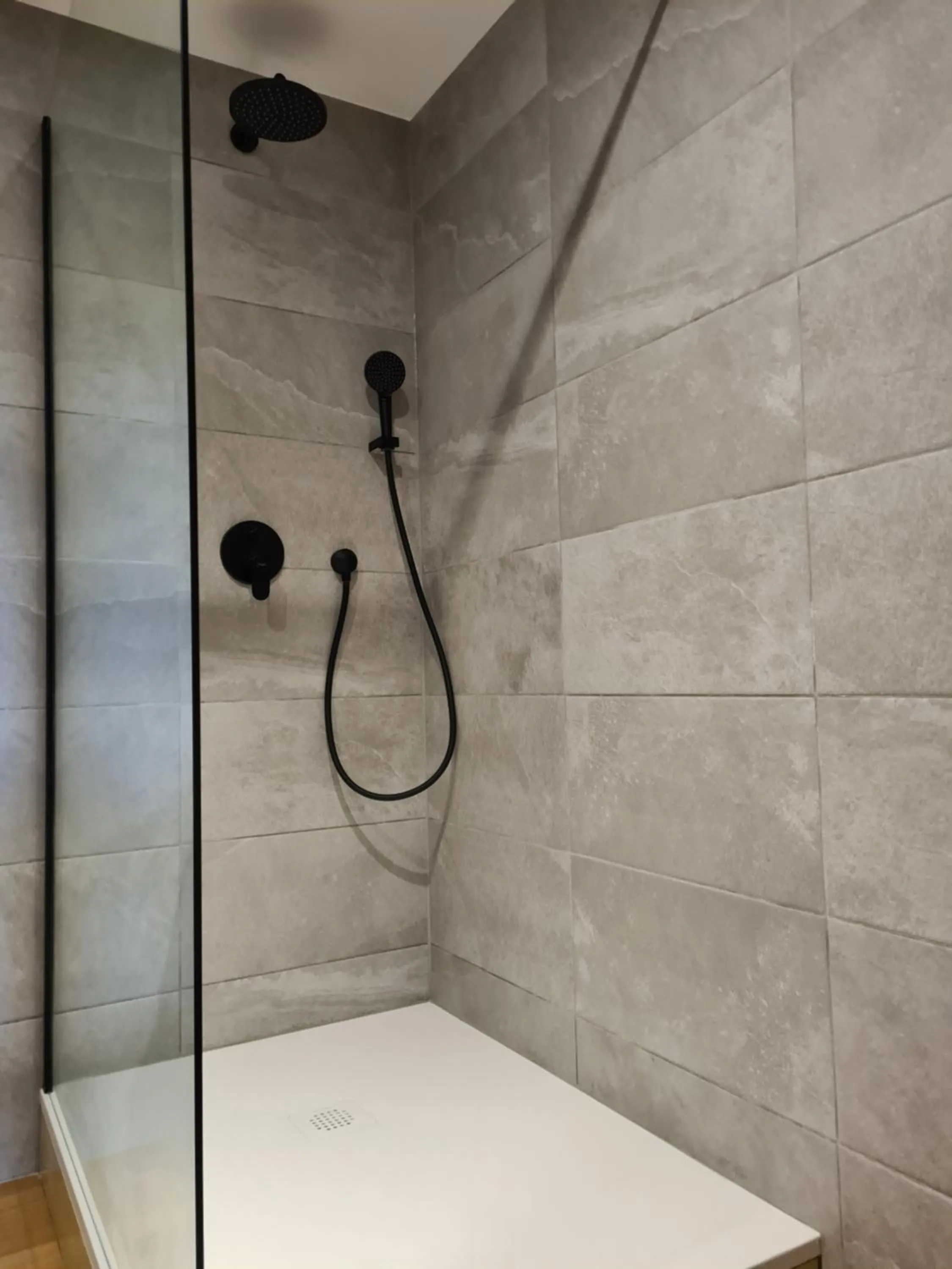 Shower in La Maison Thimadaise