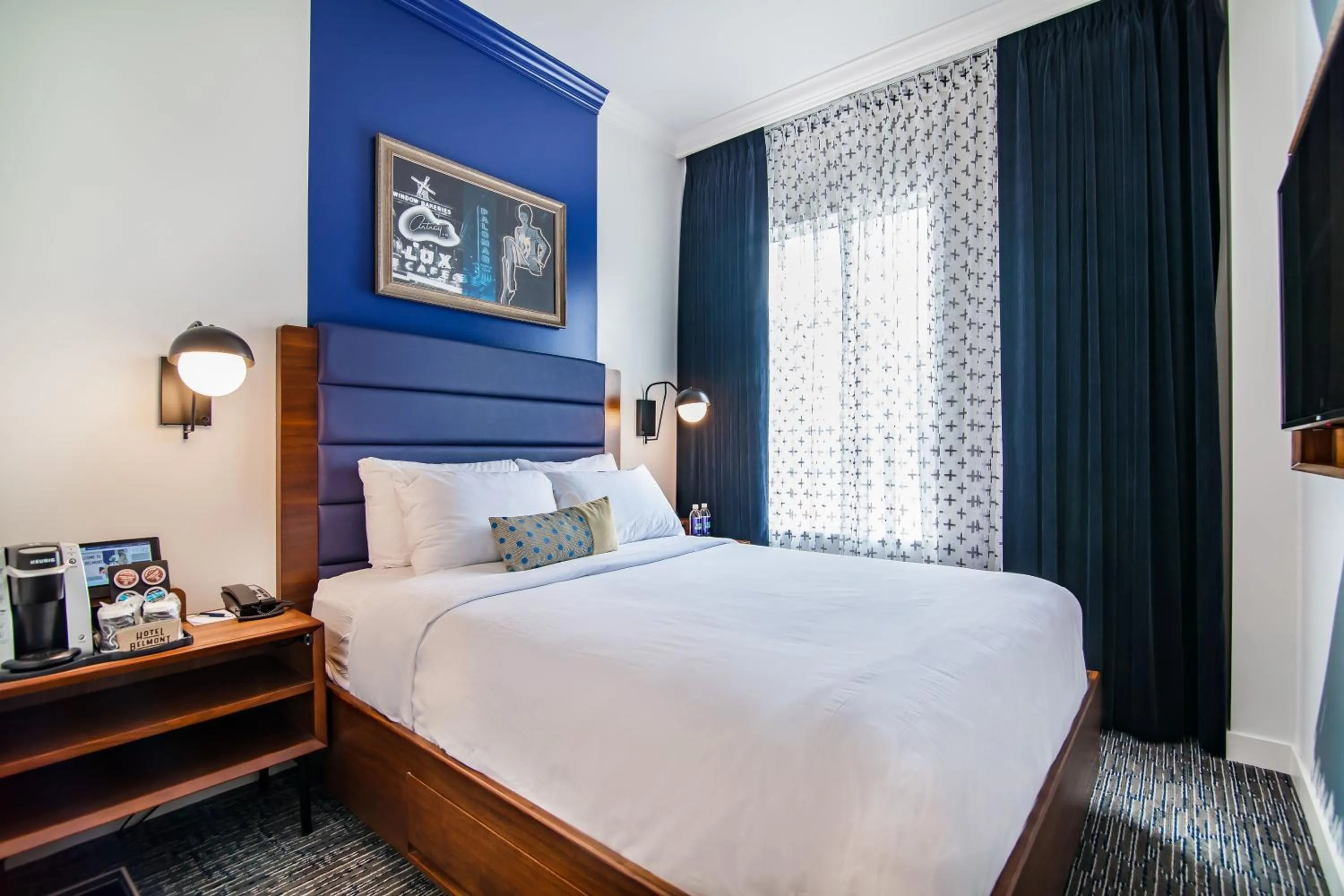 Bed in Hotel Belmont Vancouver - MGallery Collection