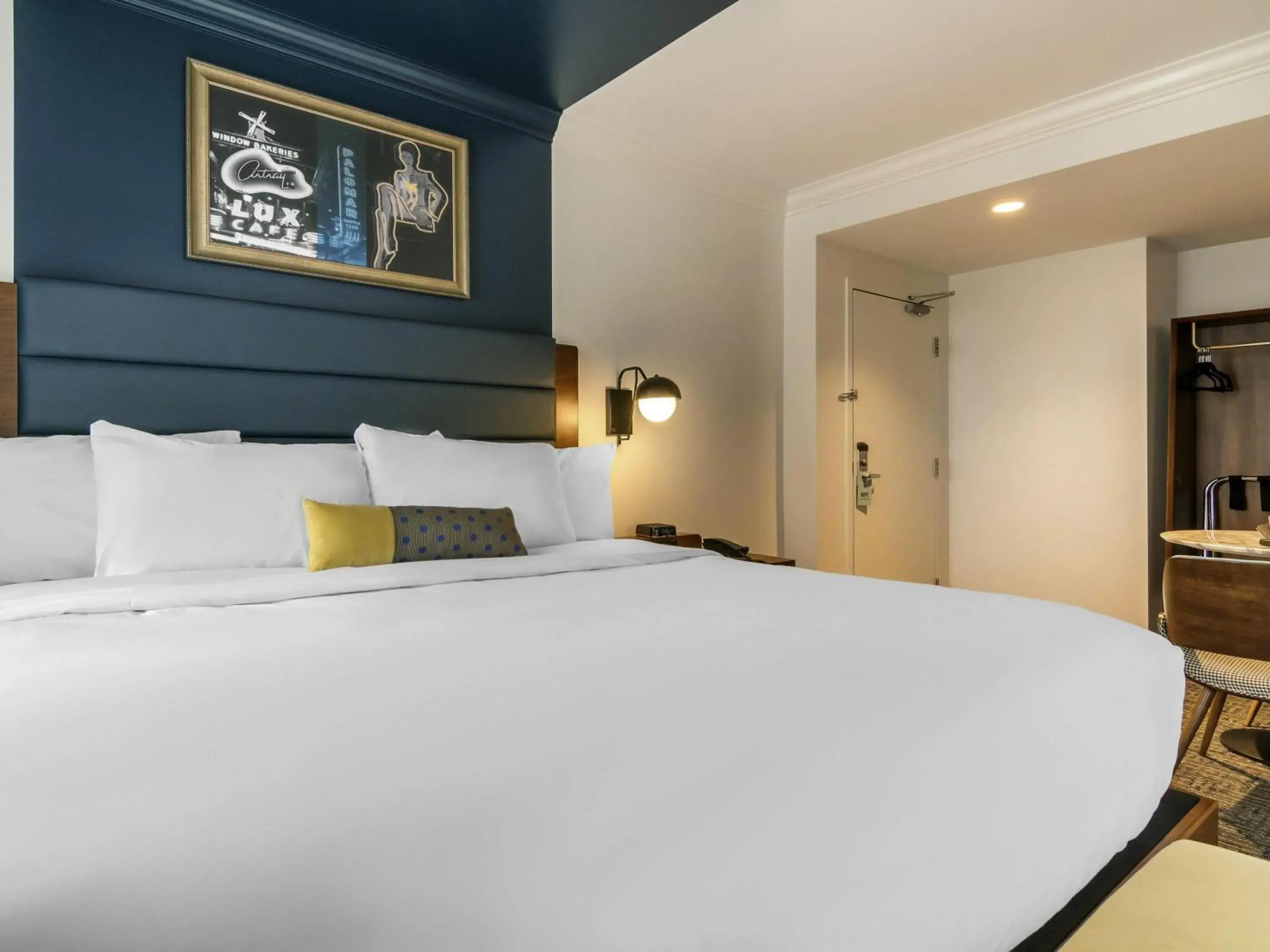 Bedroom, Bed in Hotel Belmont Vancouver - MGallery Collection Bedroom, Bed in Hotel Belmont Vancouver - MGallery Collection