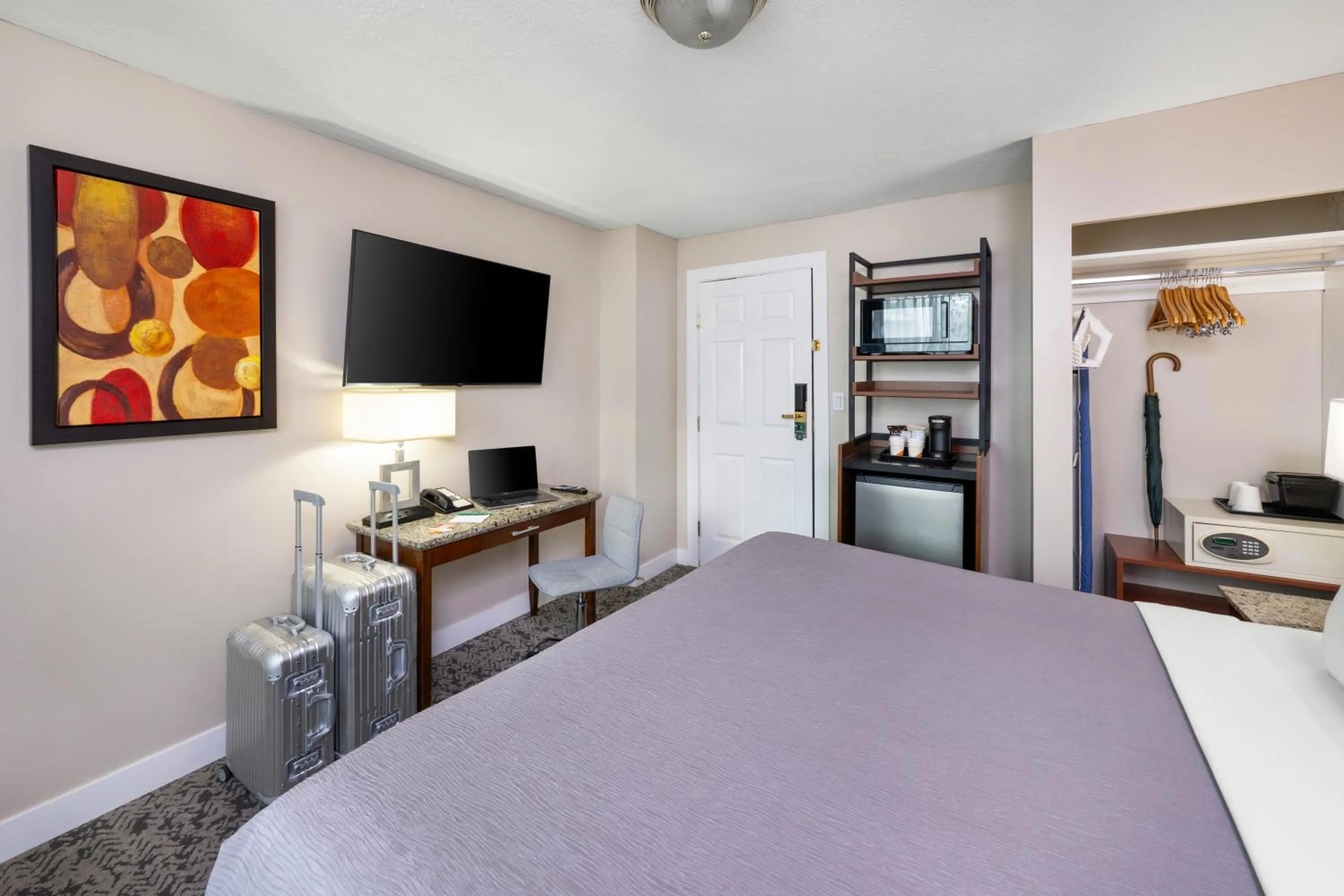 Photo of the whole room, Bed in Quality Inn & Suites