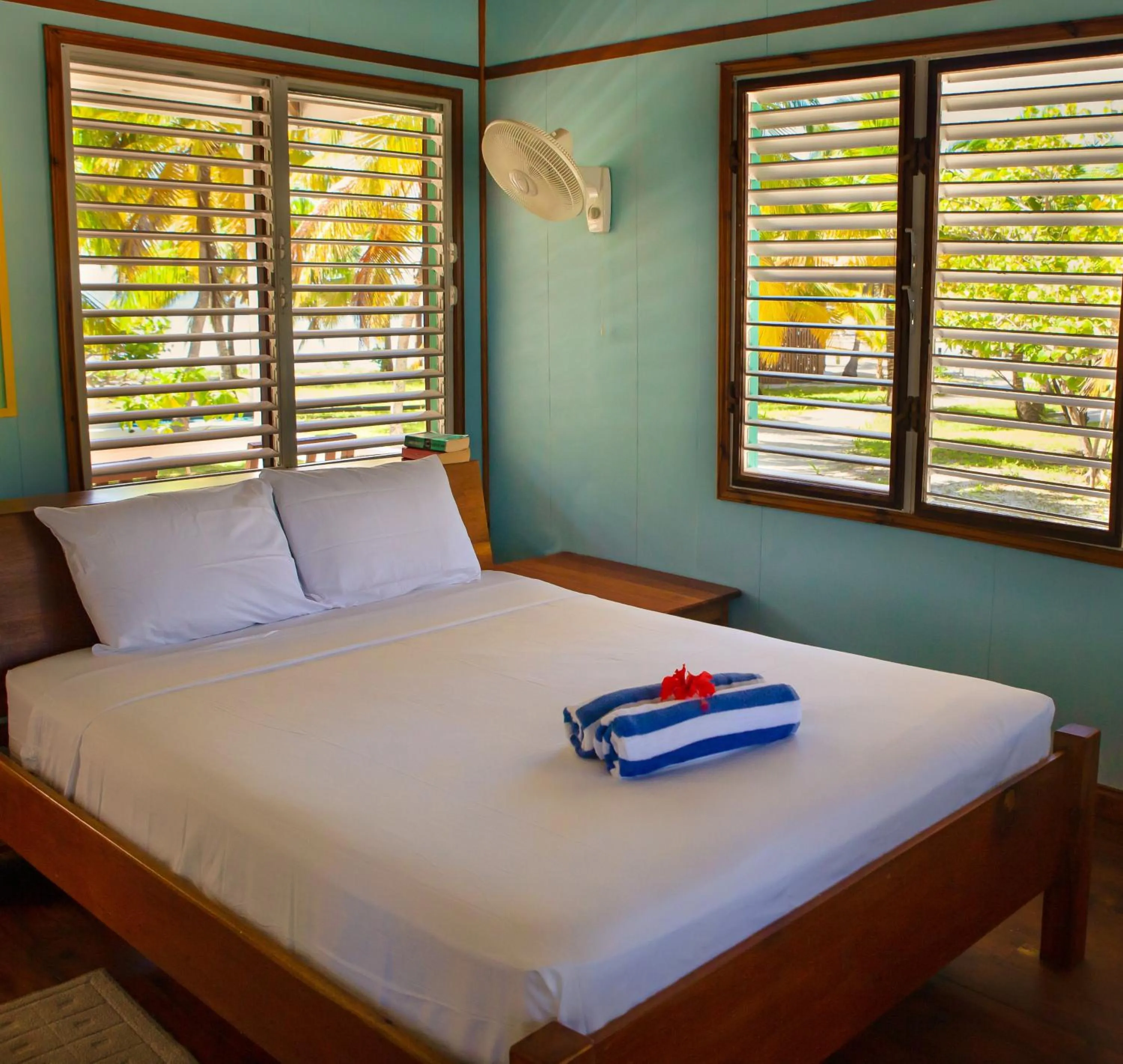Bed in Pelican Beach Resort South Water Caye