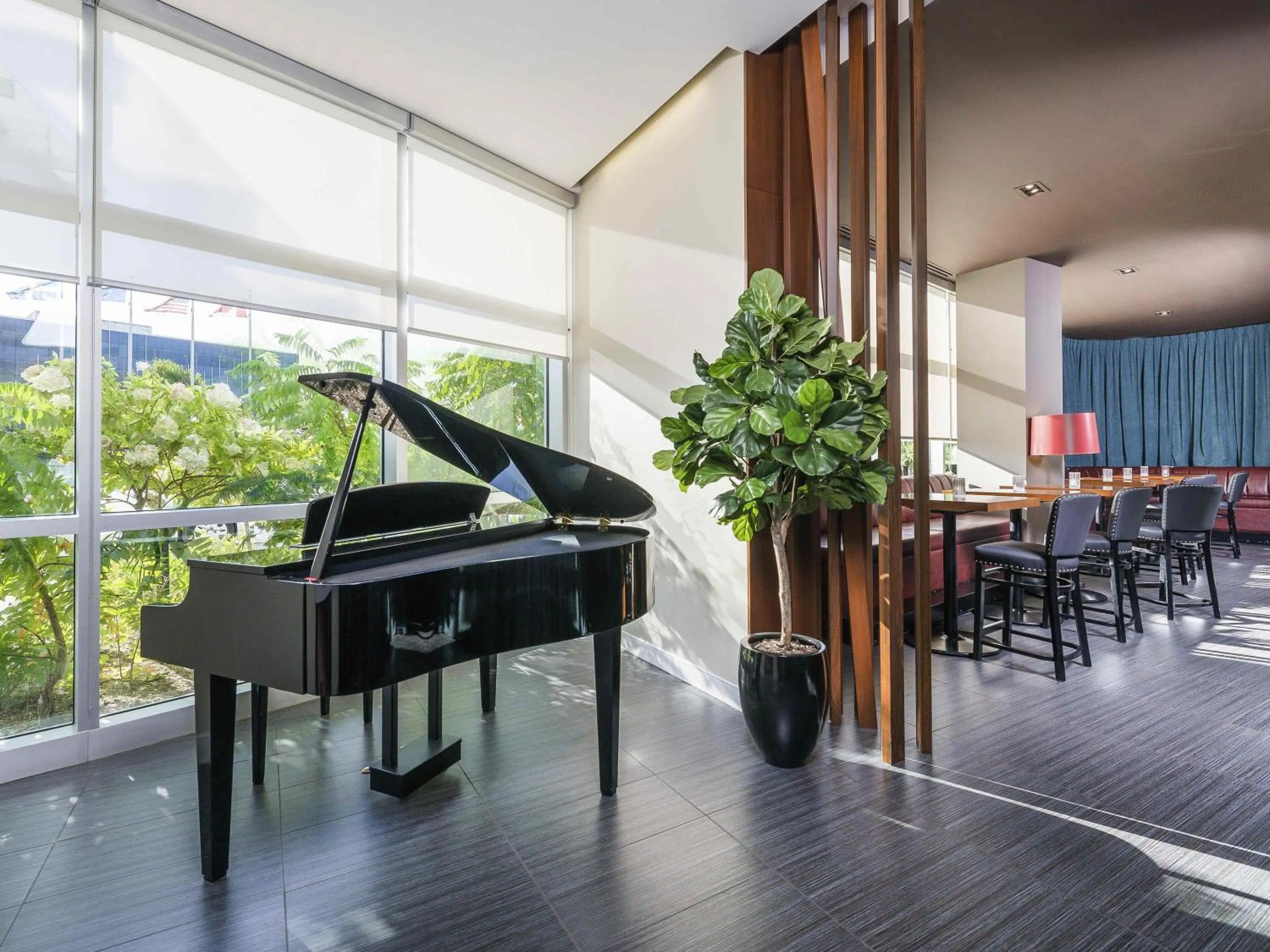 Property building in Novotel Montréal Aéroport