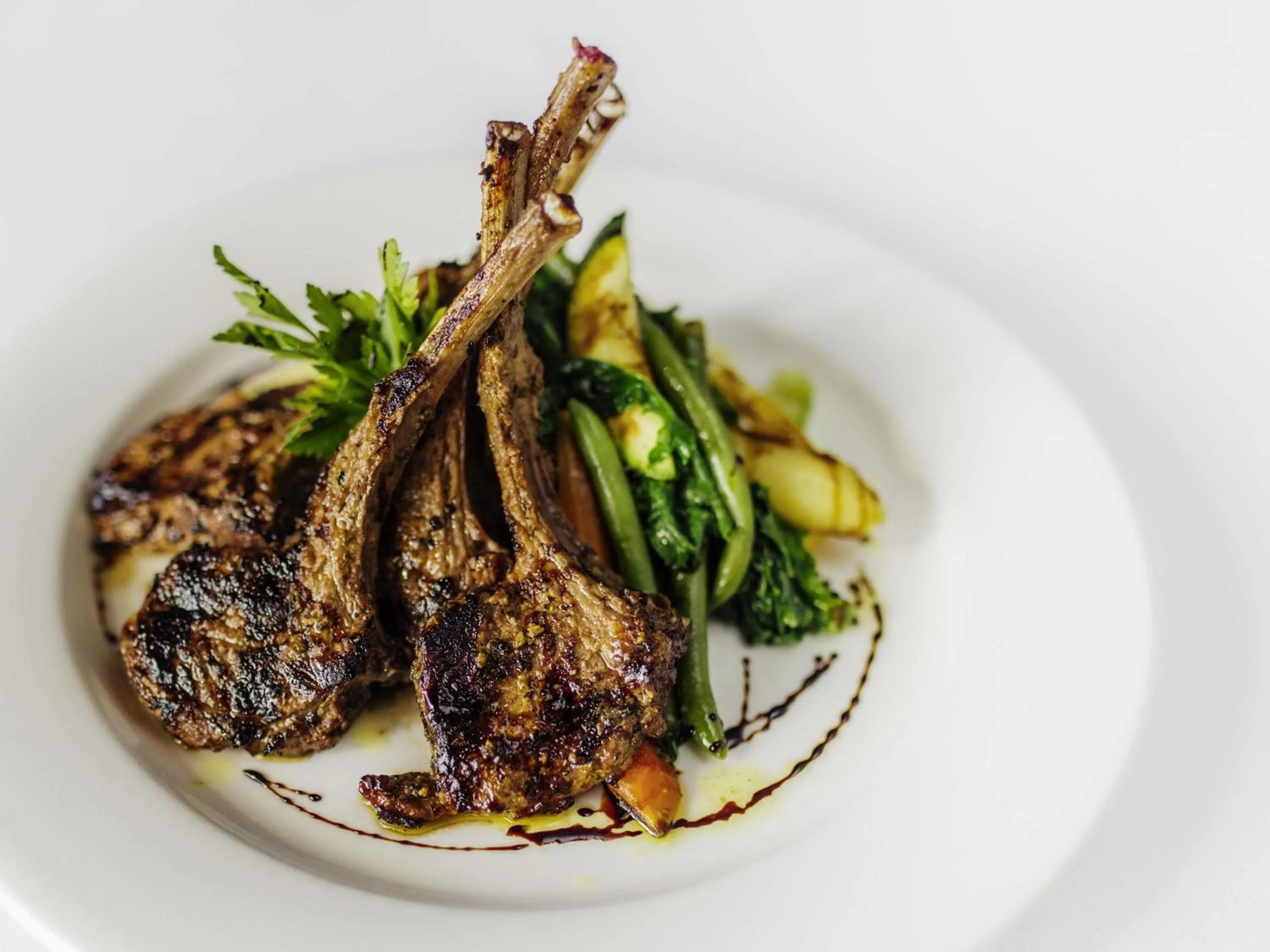 Restaurant/places to eat in Novotel Montréal Aéroport