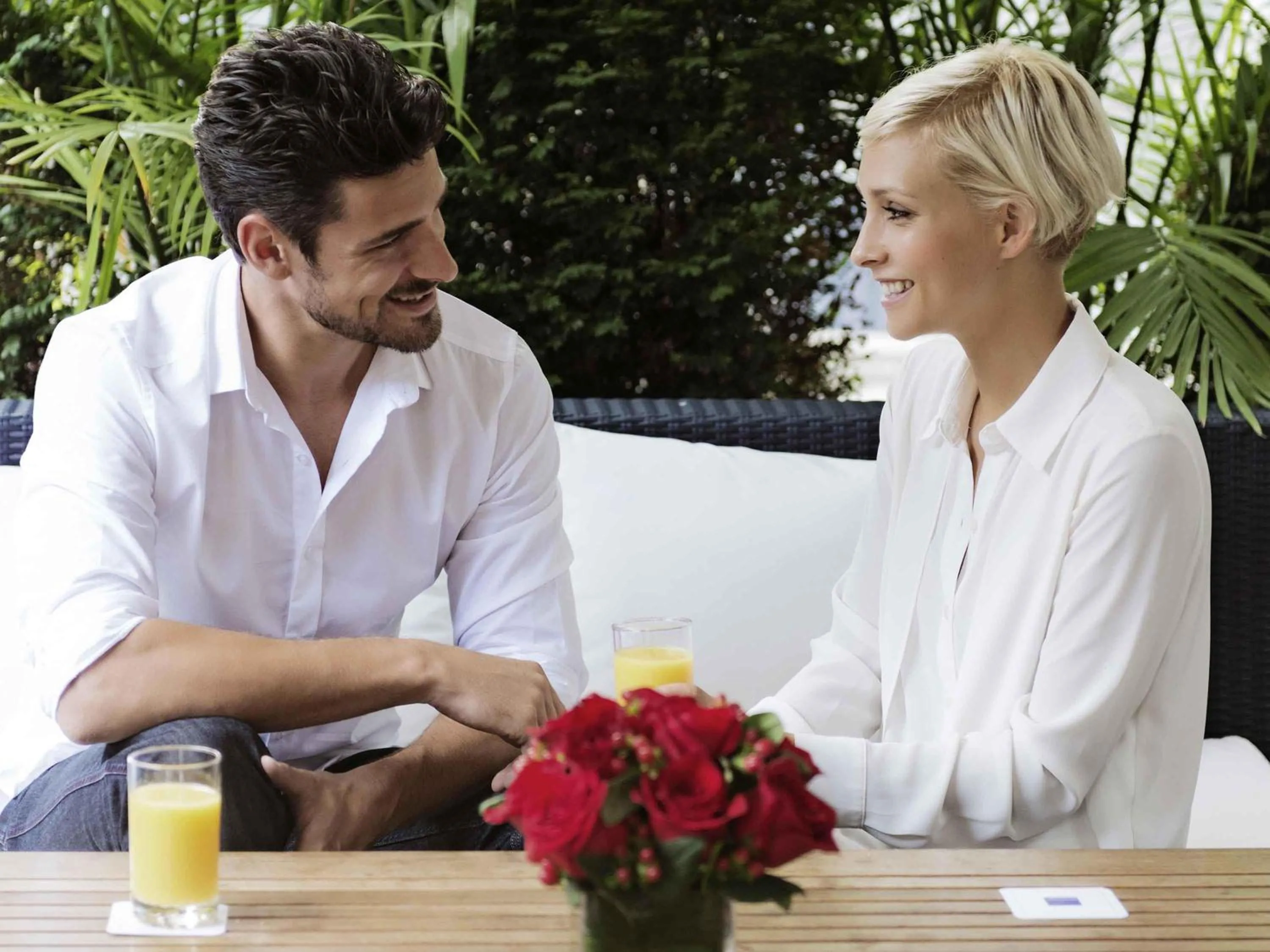 Restaurant/places to eat in Novotel Montreal Center