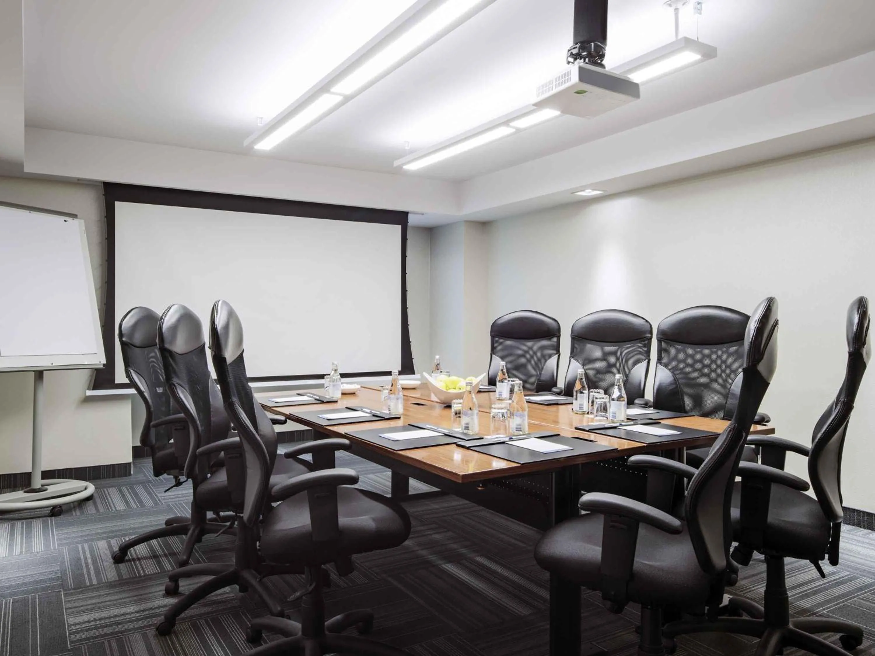 Meeting/conference room in Novotel Montreal Center