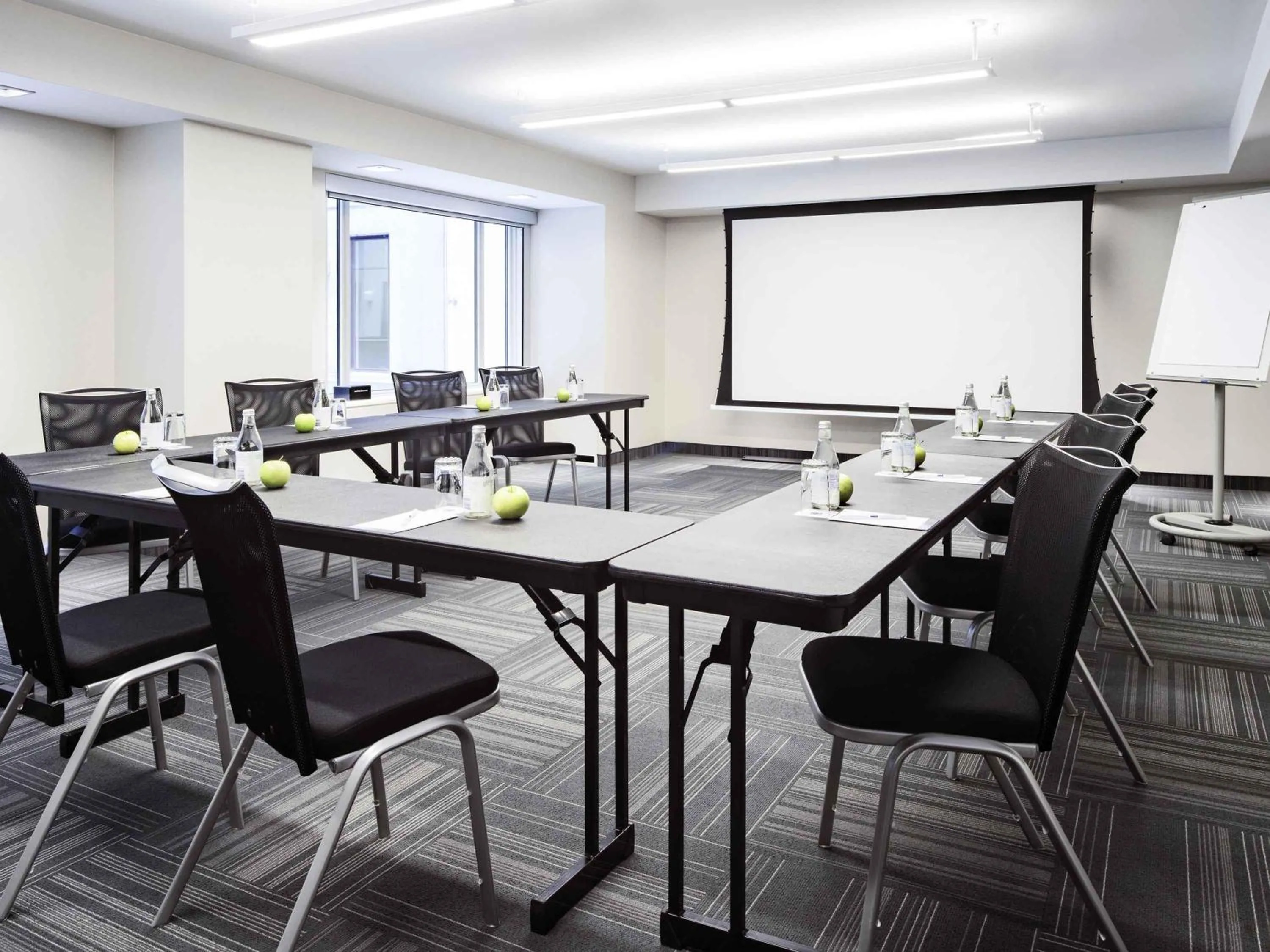 Meeting/conference room in Novotel Montreal Center