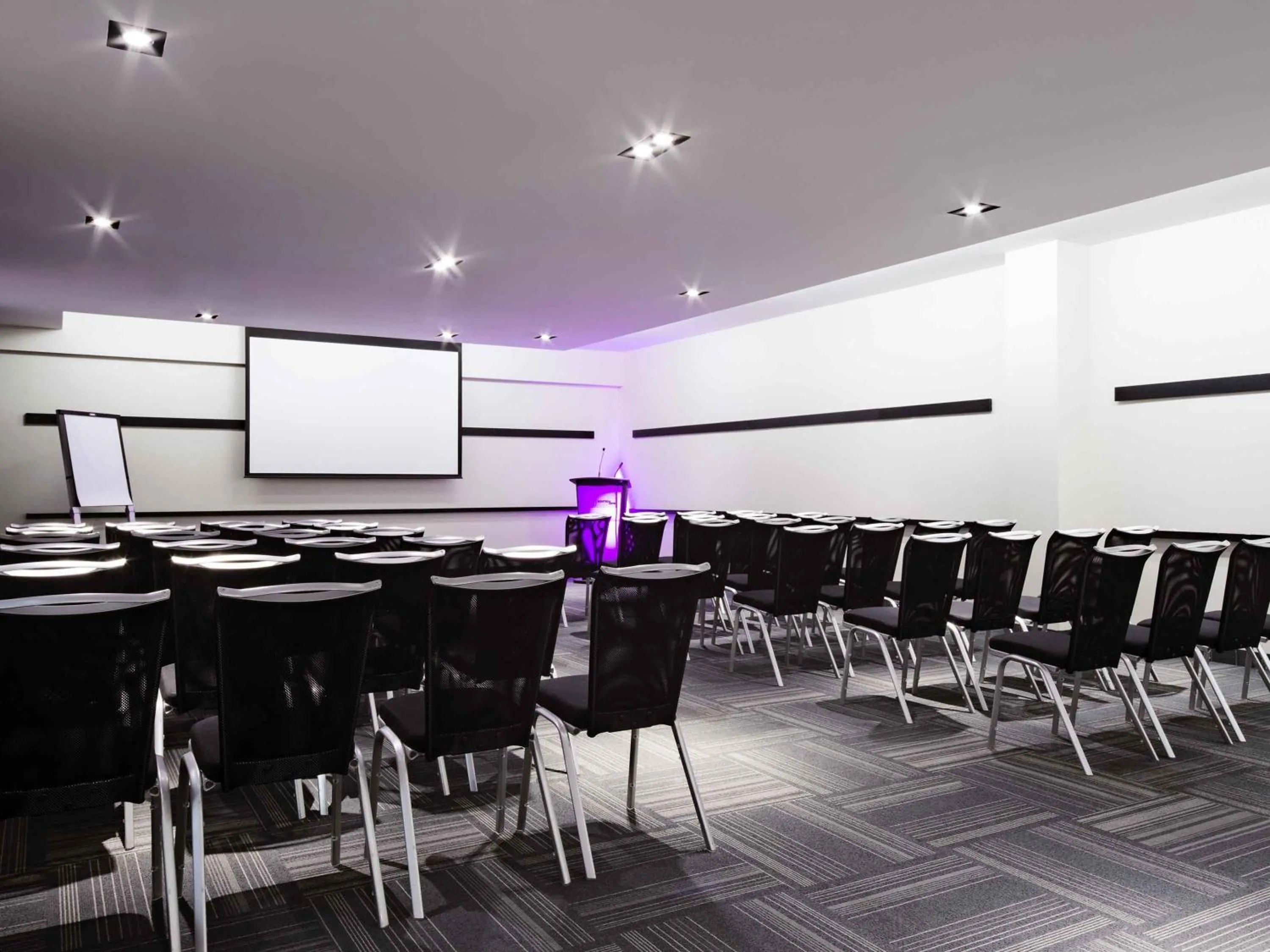 Meeting/conference room in Novotel Montreal Center