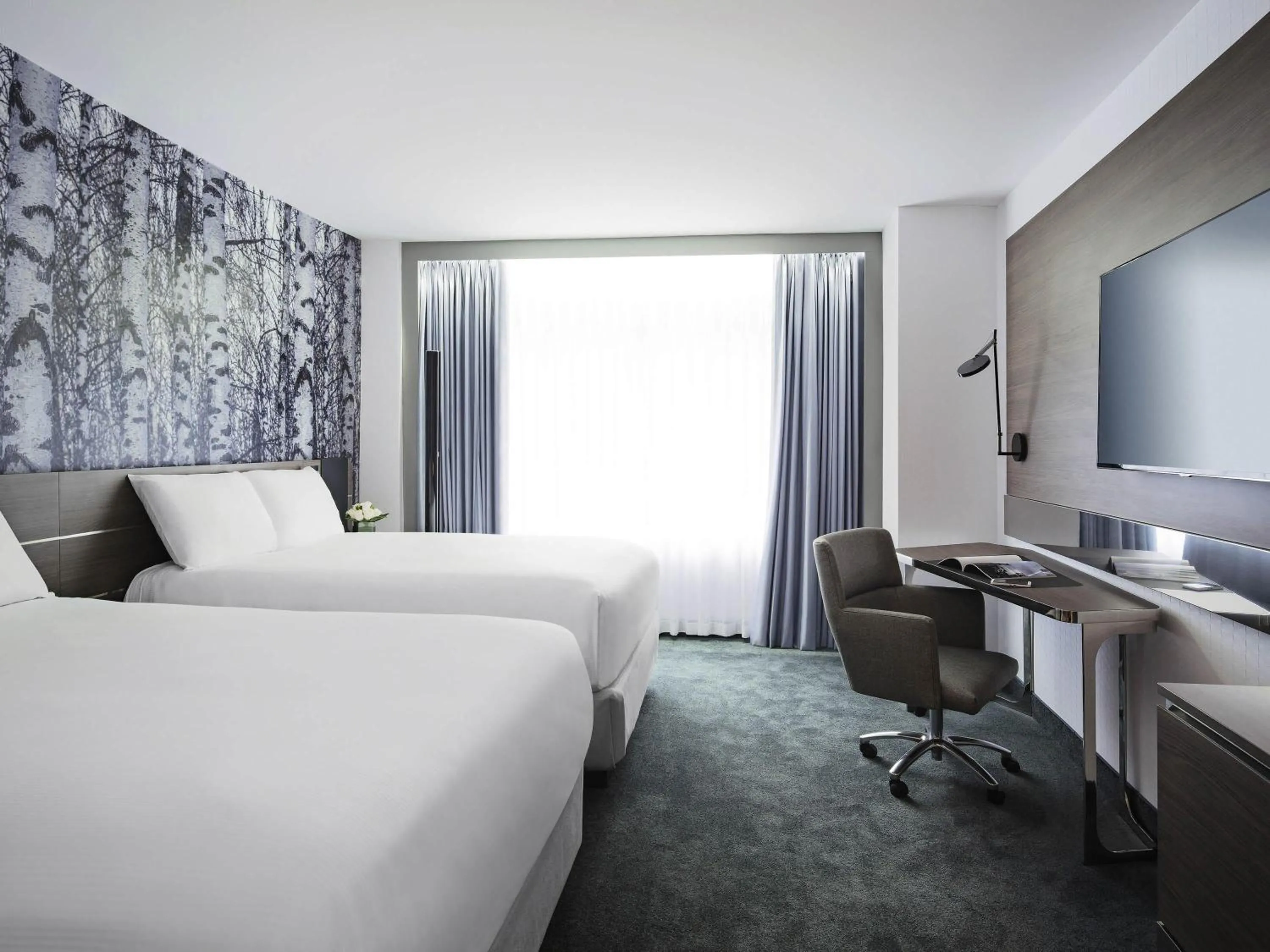 Bedroom, Bed in Novotel Montreal Center