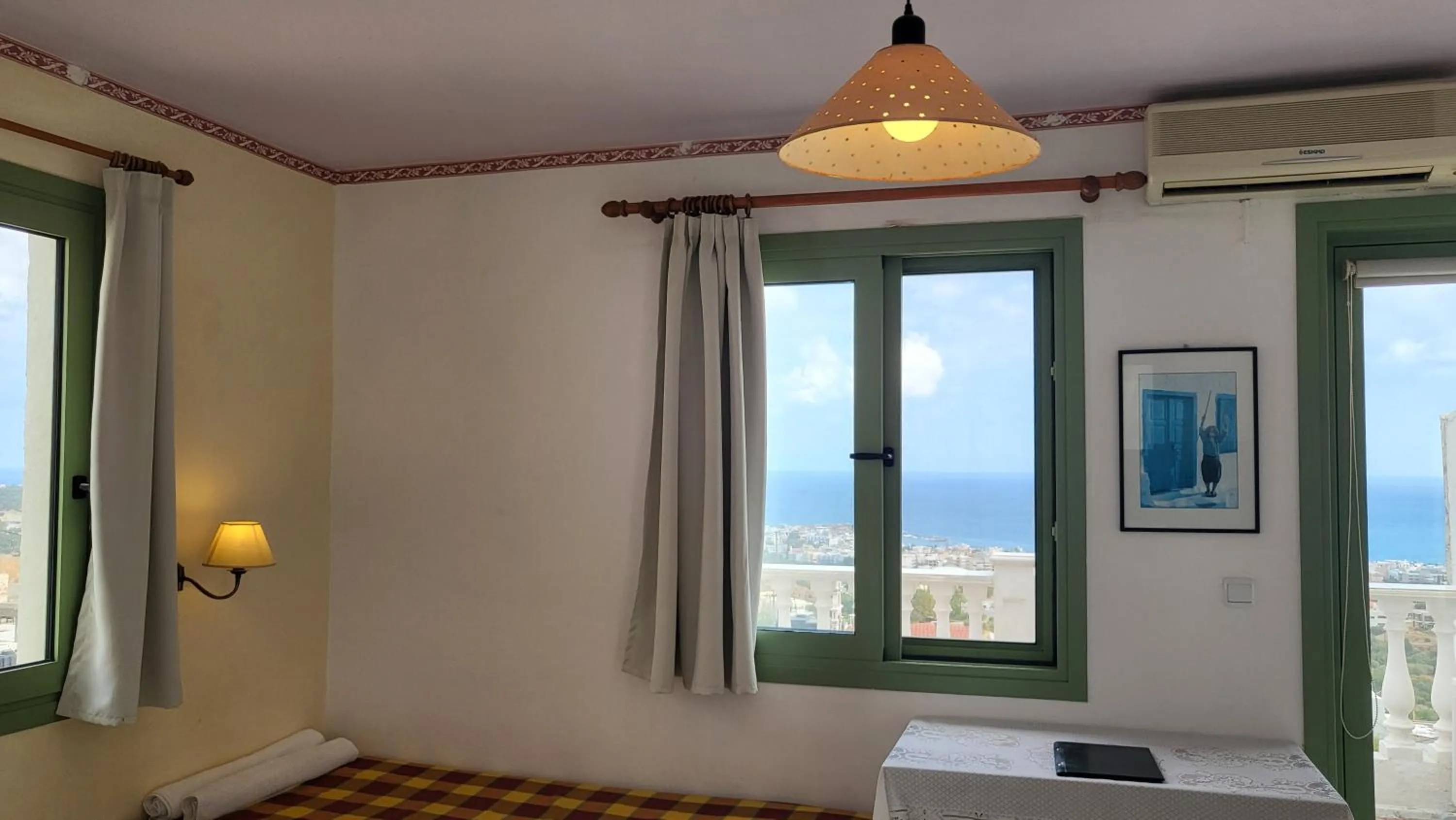 Bedroom in Private Apartment Sea View
