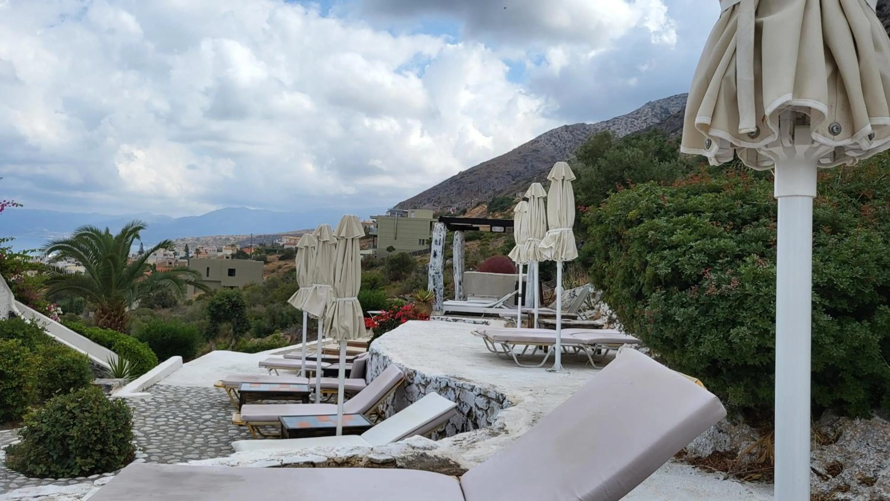sunbed in Private Apartment Sea View