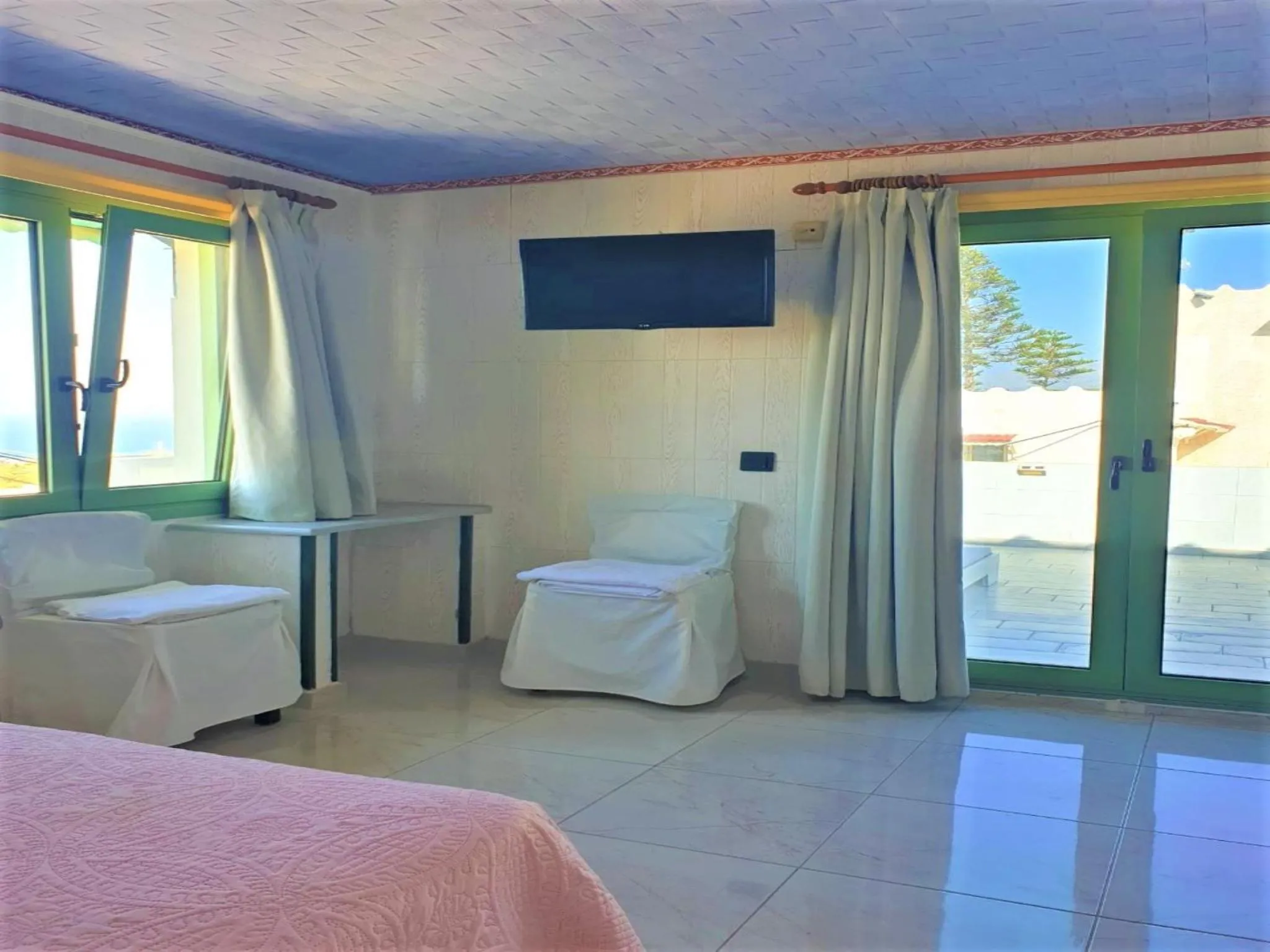 Living room, Bed in Private Apartment Sea View