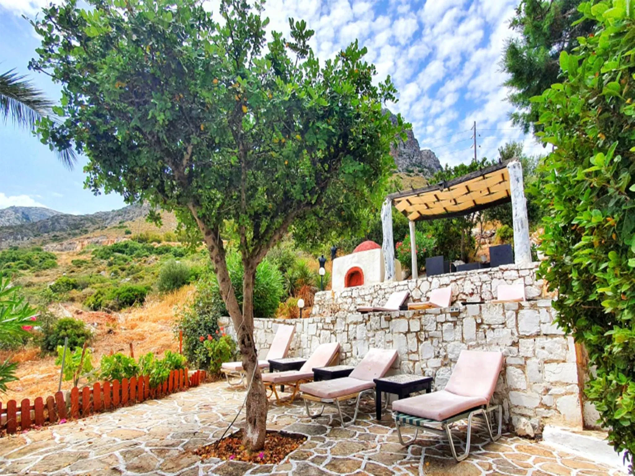 BBQ facilities in Private Apartment Sea View