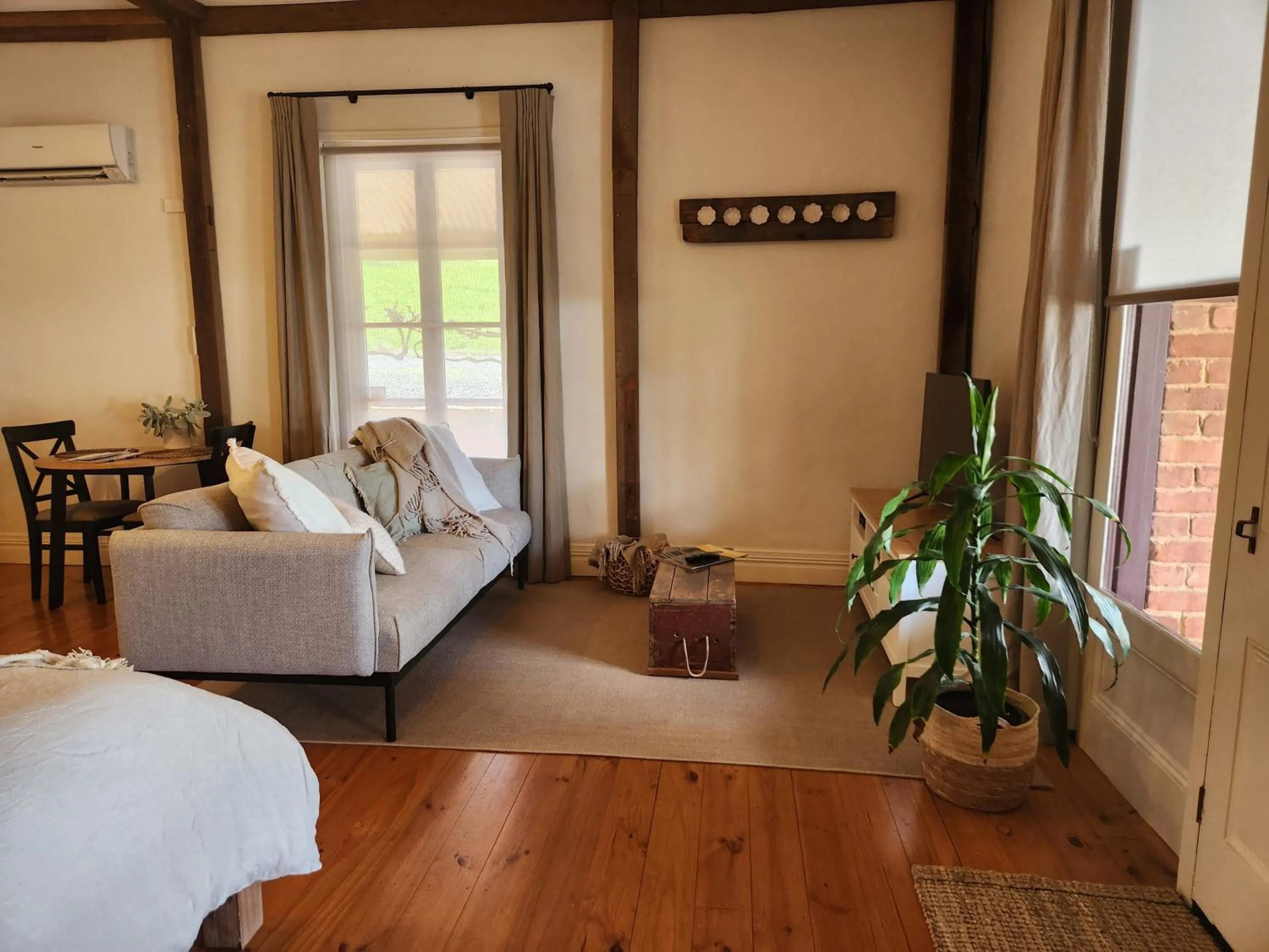 Living room, Bed in Marananga Cottages