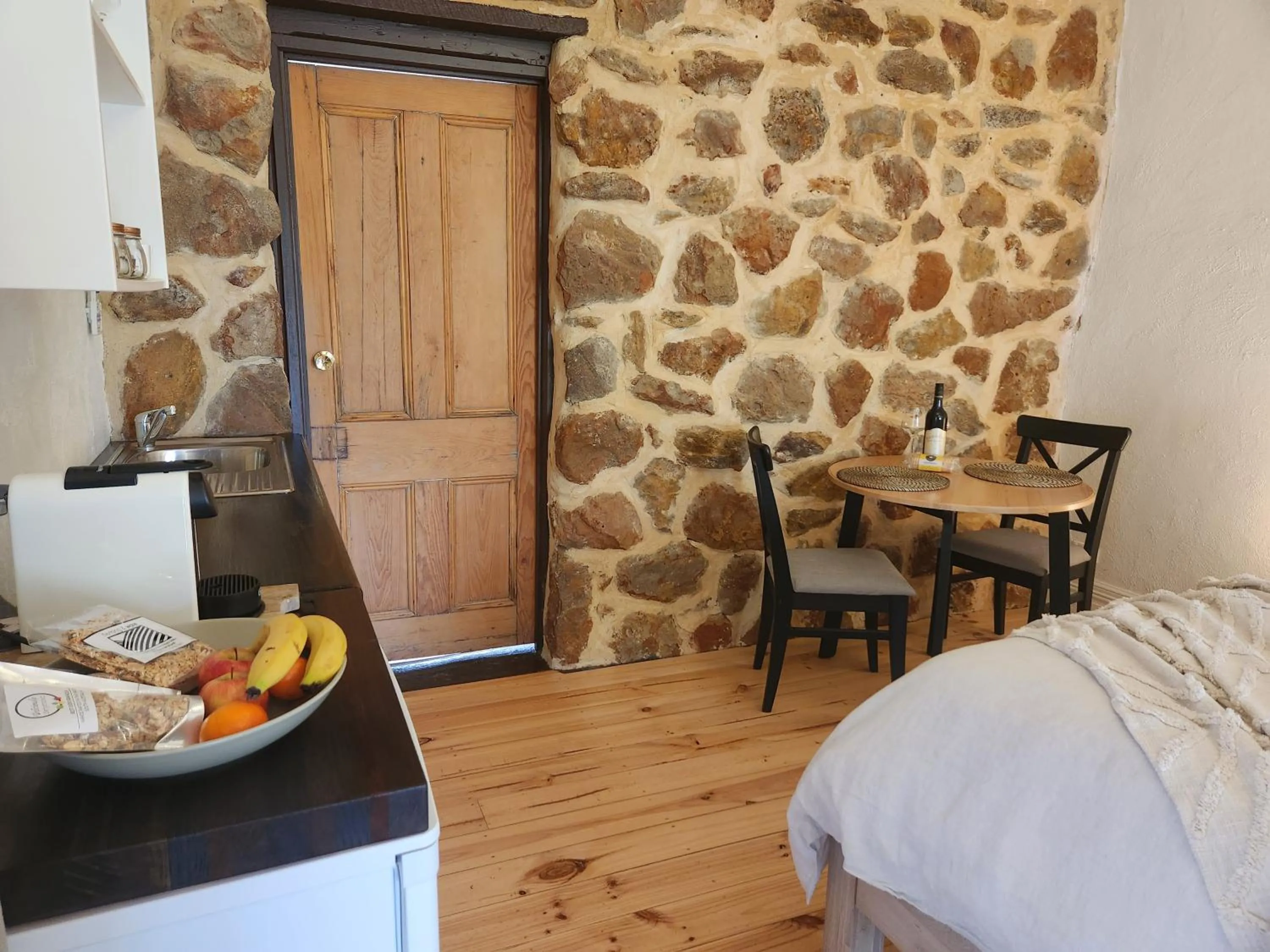 Kitchen or kitchenette, Bed in Marananga Cottages