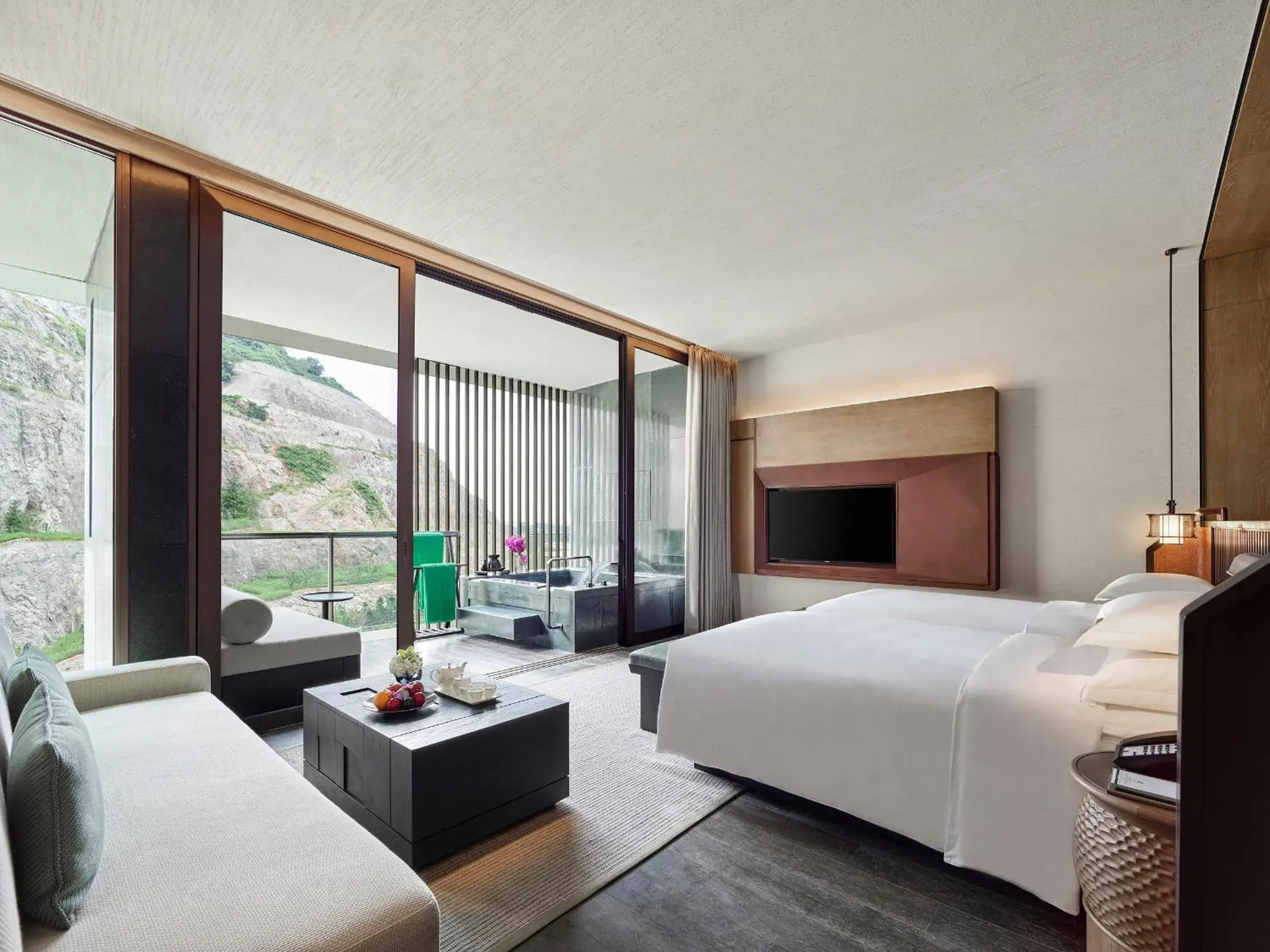 Twin Room with Mountain View in Banyan Tree Nanjing Garden Expo Twin Room with Mountain View in Banyan Tree Nanjing Garden Expo