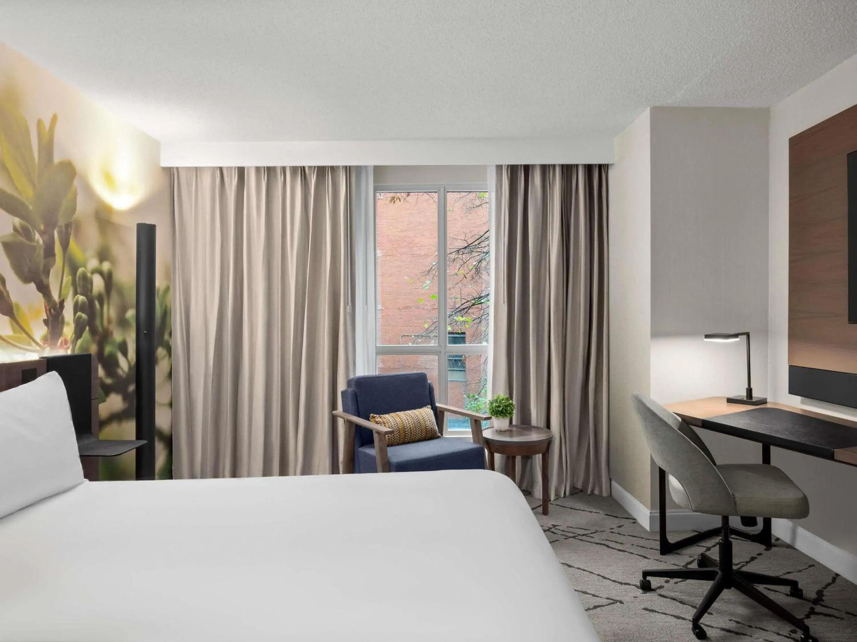 Bedroom, Bed in The Novotel Toronto Centre Bedroom, Bed in The Novotel Toronto Centre