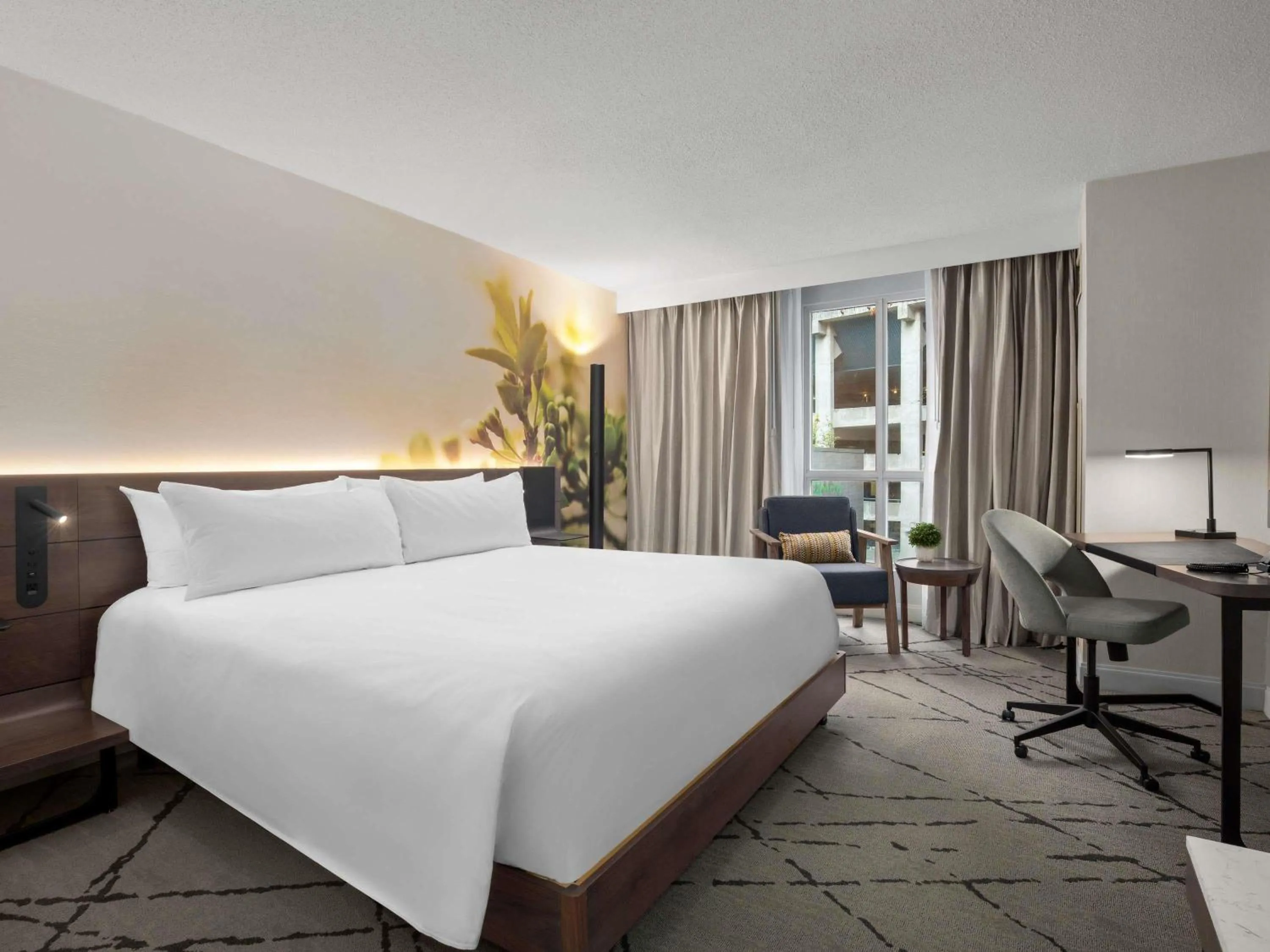 Bedroom, Bed in The Novotel Toronto Centre