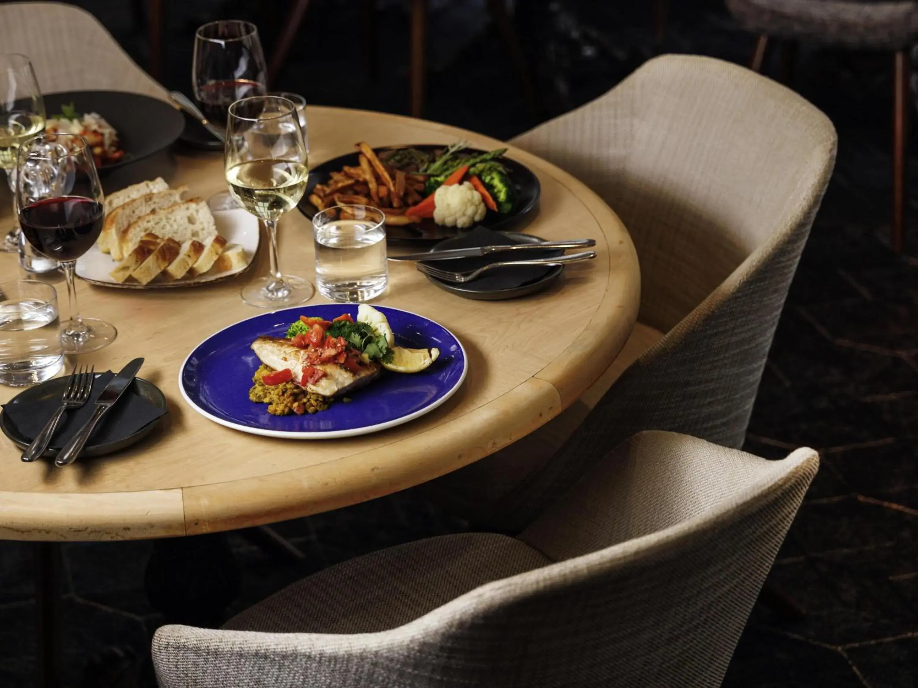 Restaurant/places to eat in The Novotel Toronto Centre Restaurant/places to eat in The Novotel Toronto Centre