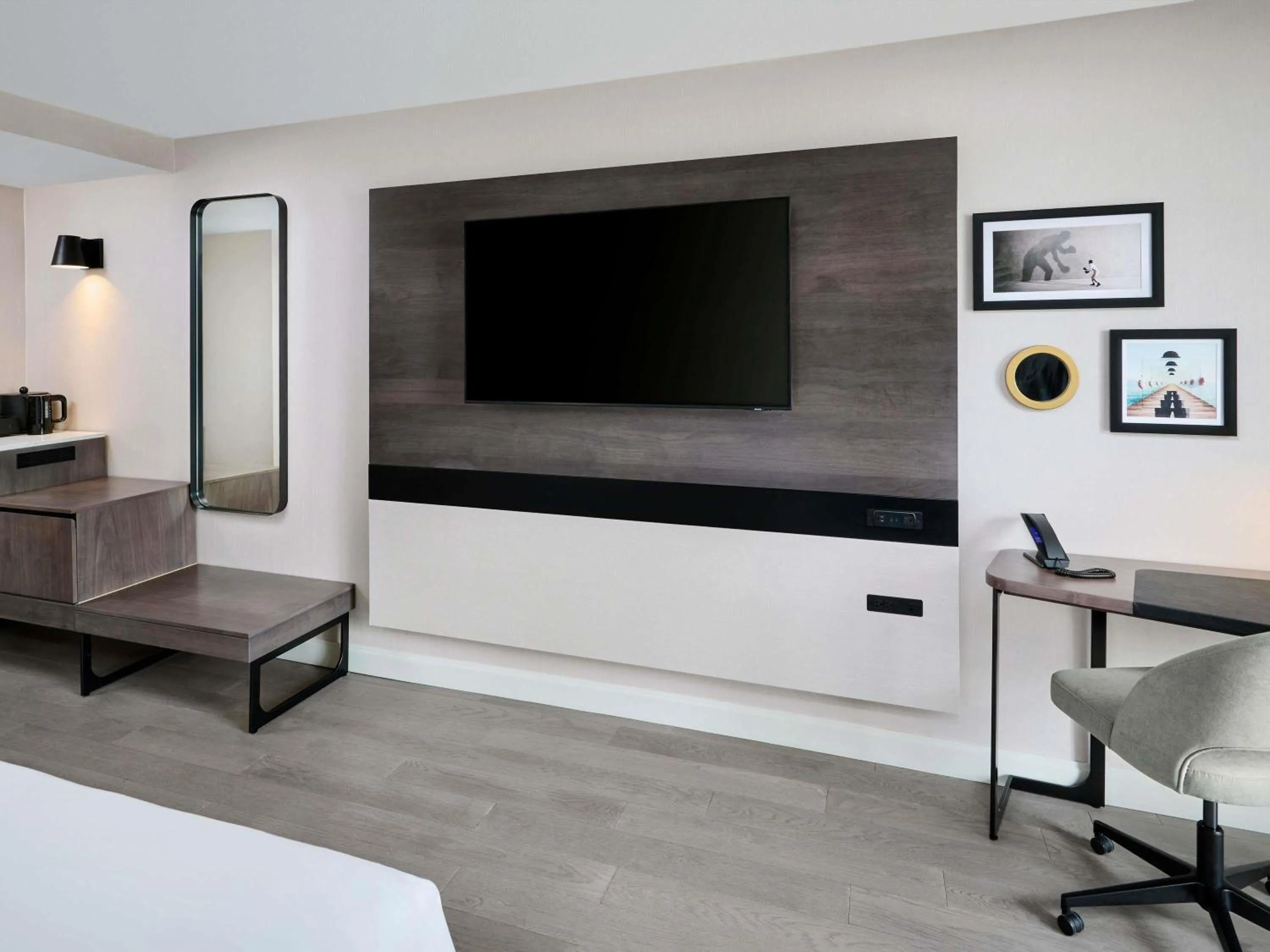 Bedroom, Bed in The Novotel Toronto Centre