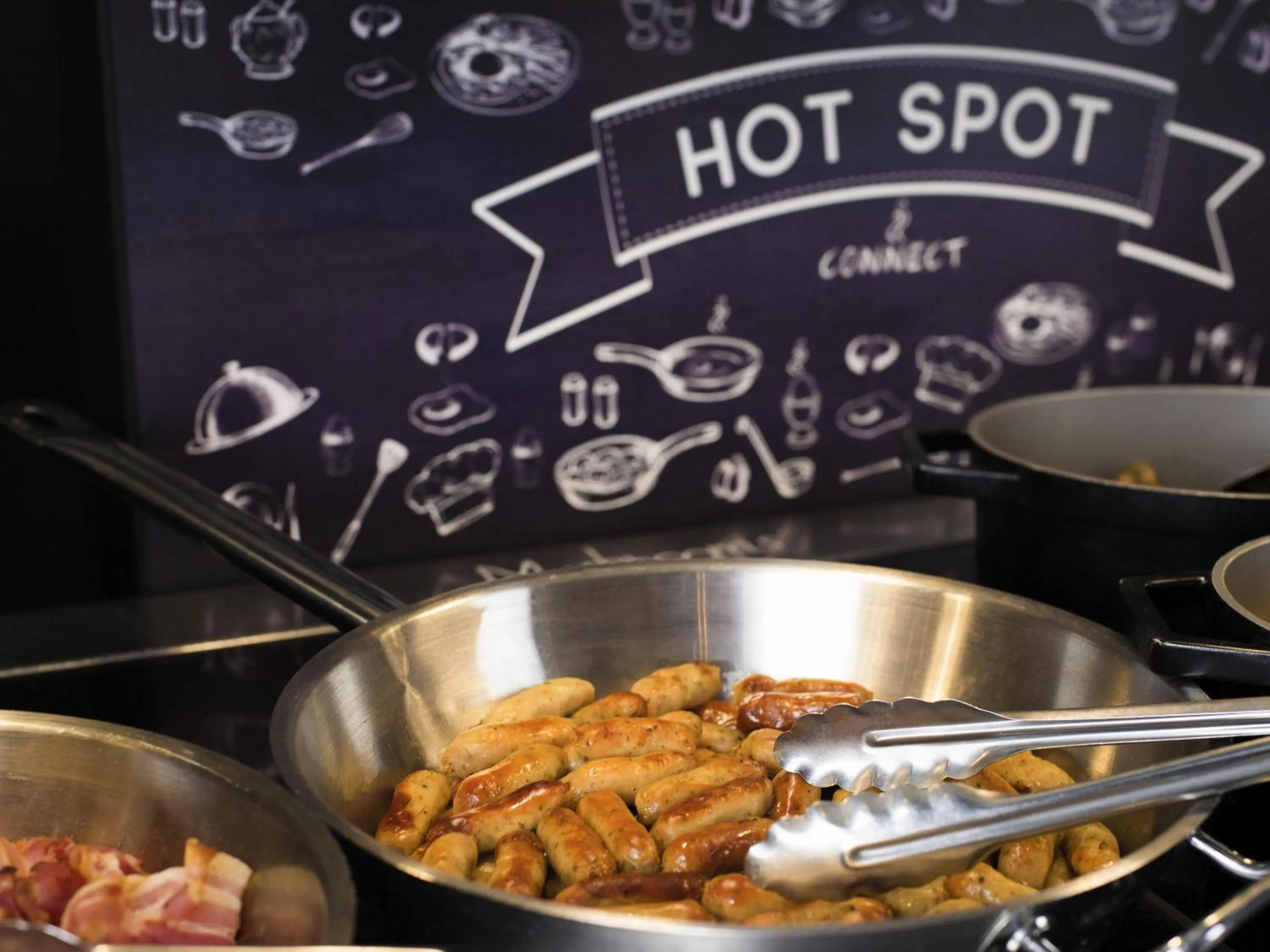 Restaurant/places to eat in The Novotel Toronto Centre