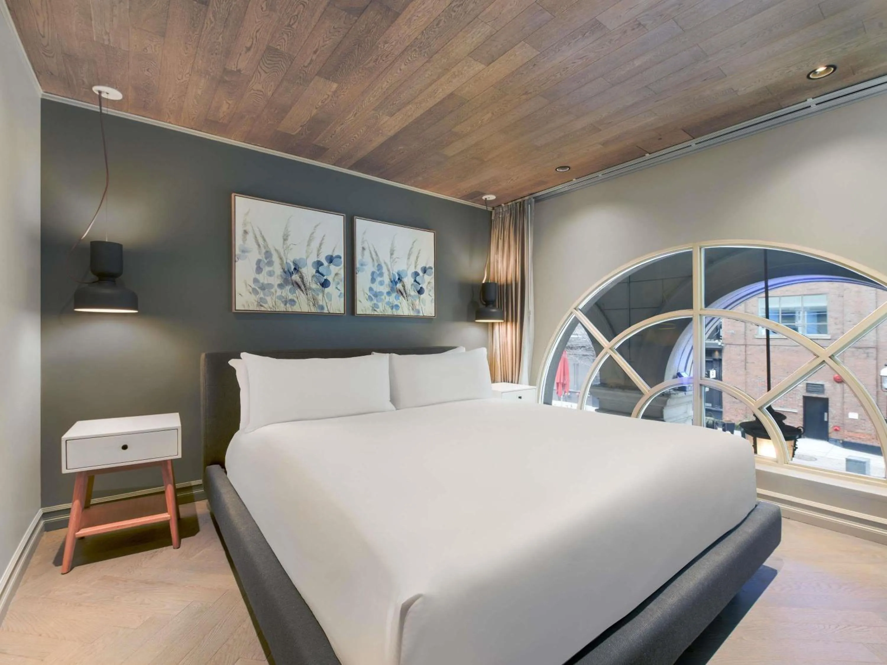 Bedroom, Bed in The Novotel Toronto Centre