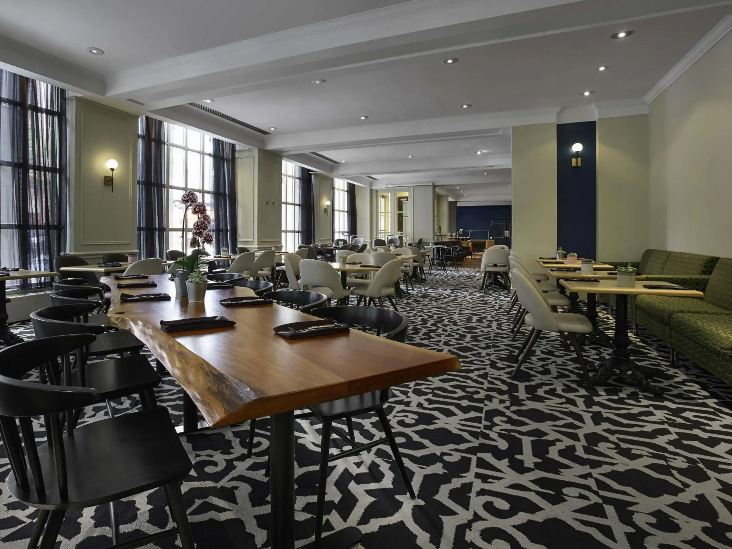 Restaurant/places to eat in The Novotel Toronto Centre Restaurant/places to eat in The Novotel Toronto Centre