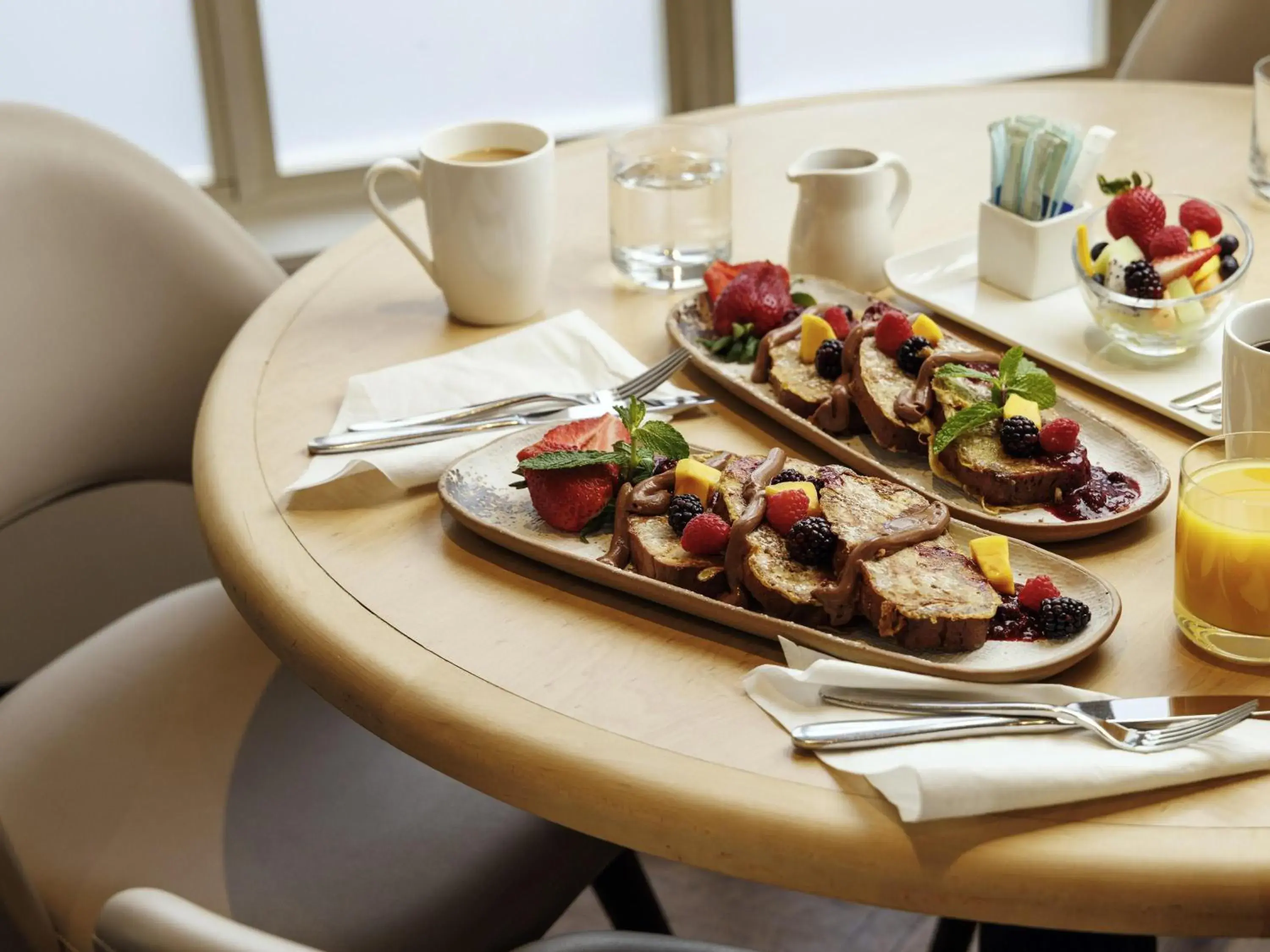 Restaurant/places to eat in The Novotel Toronto Centre Restaurant/places to eat in The Novotel Toronto Centre