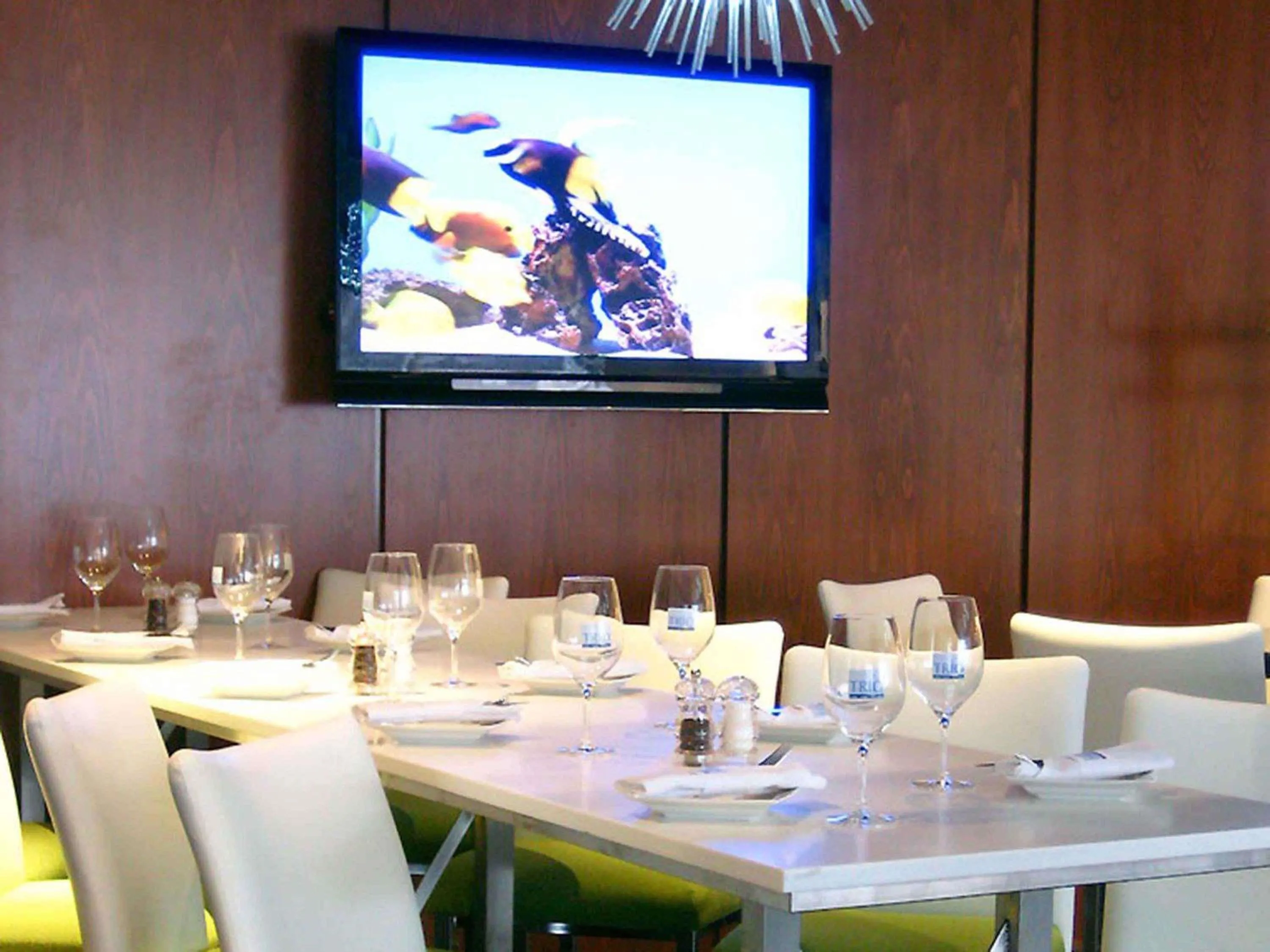 Restaurant/places to eat in Novotel Toronto North York