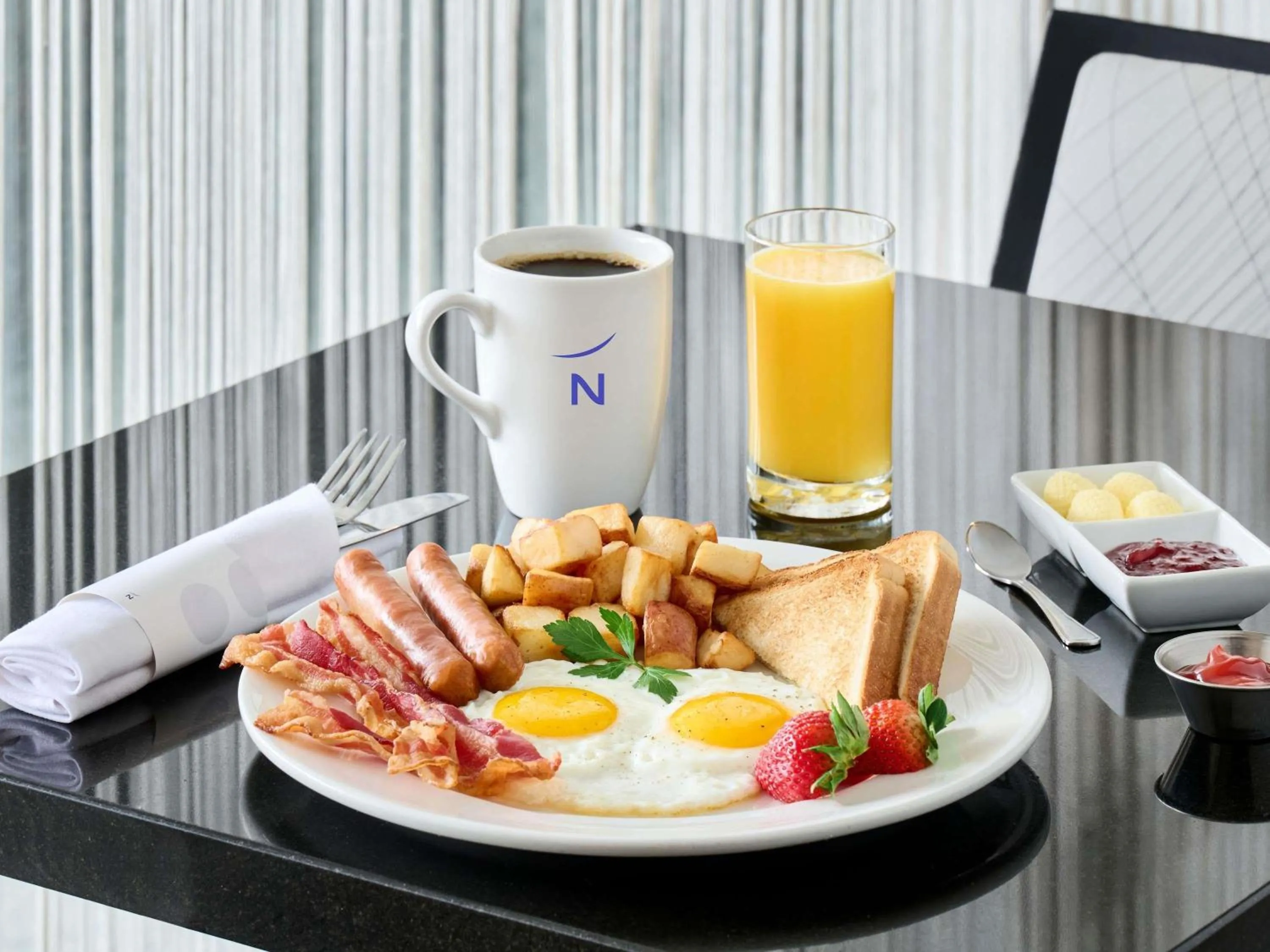 Breakfast in Novotel Toronto North York