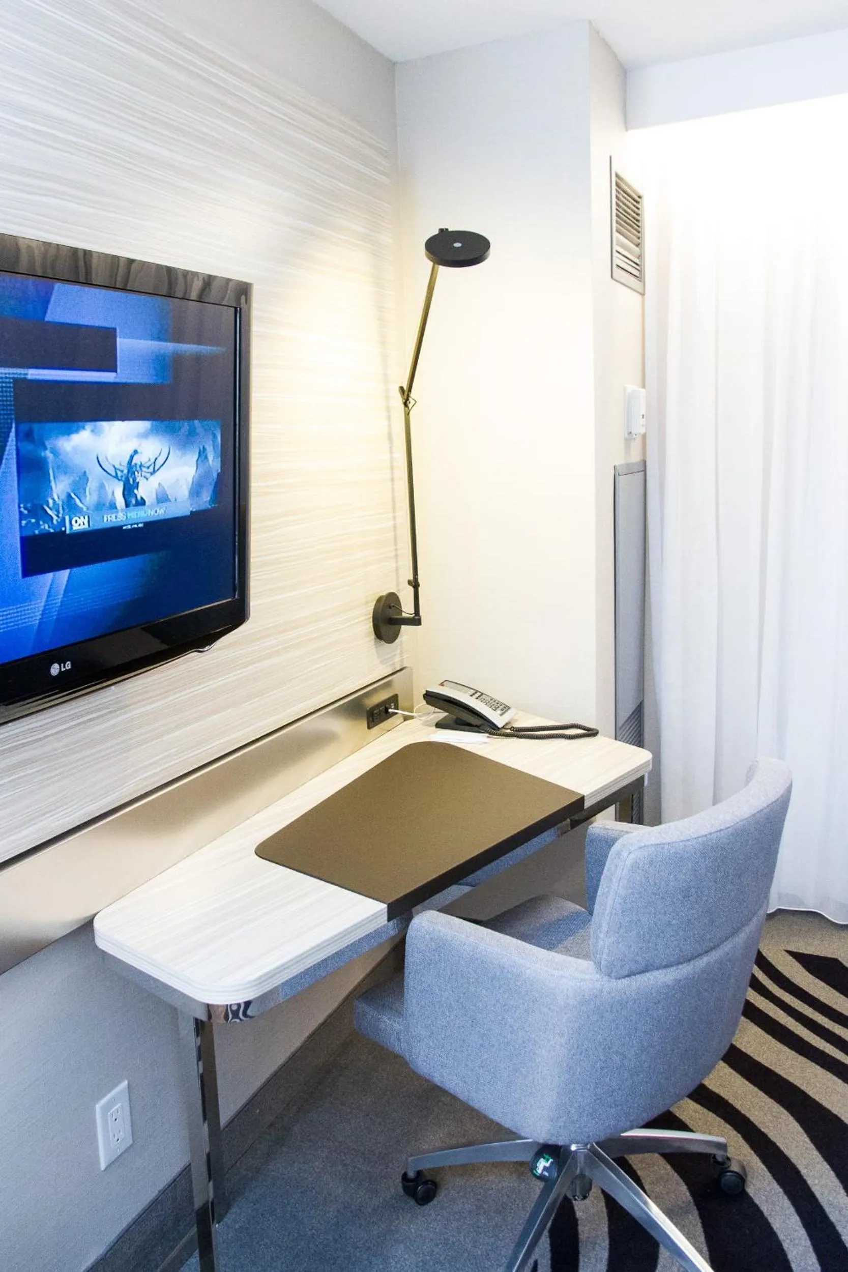 TV and multimedia in Novotel Toronto North York