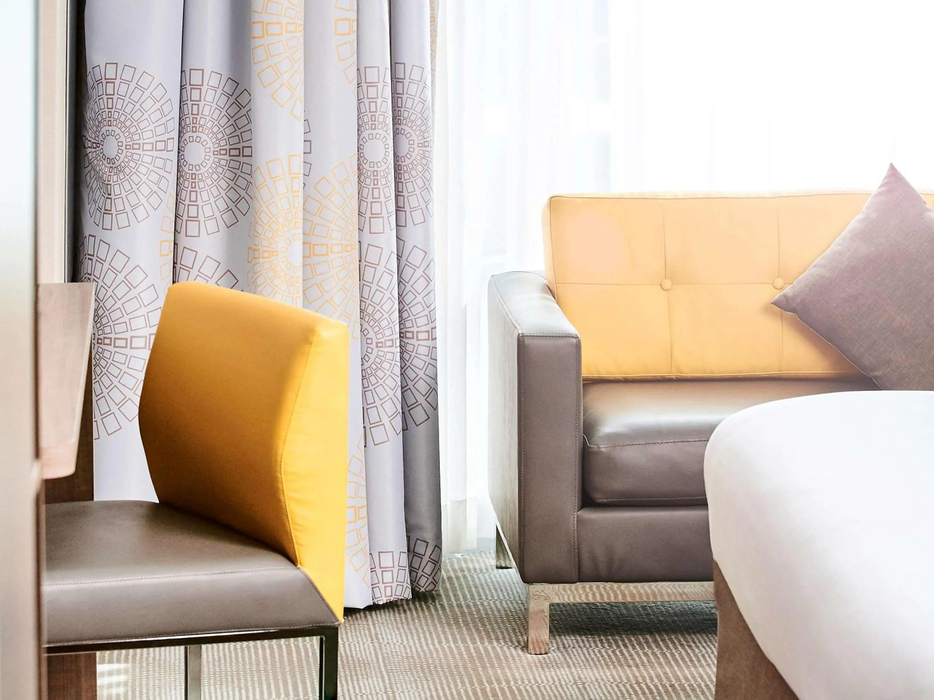 Photo of the whole room in Novotel Toronto North York