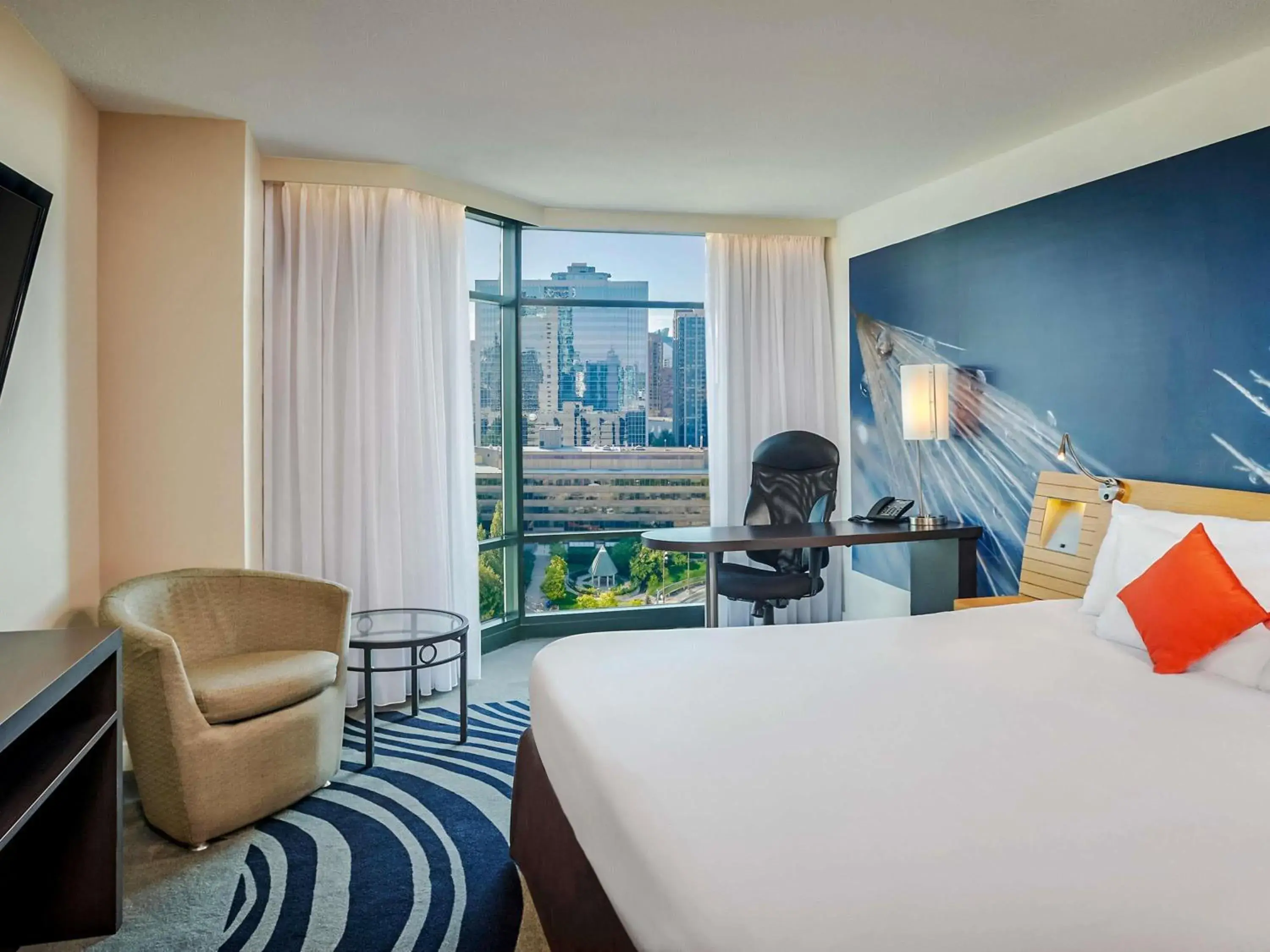 Superior King Room in Novotel Toronto North York Superior King Room in Novotel Toronto North York