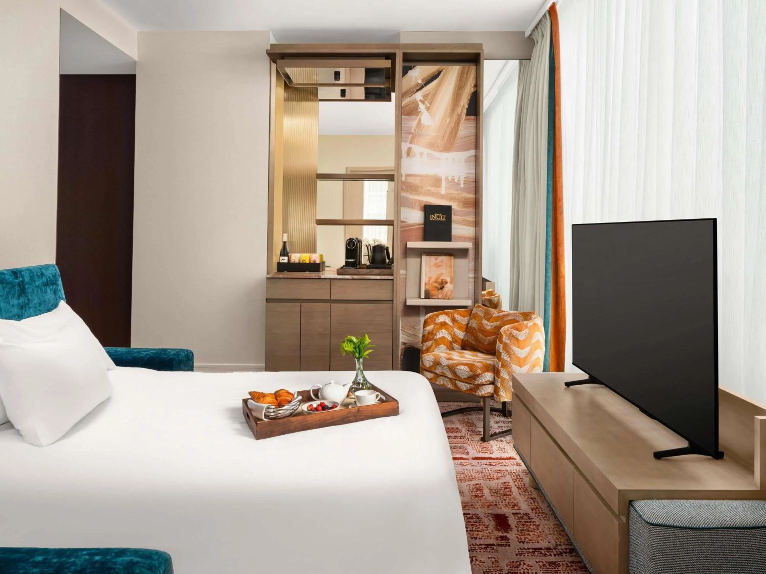 Bedroom, Bed in Sofitel Montreal Golden Mile