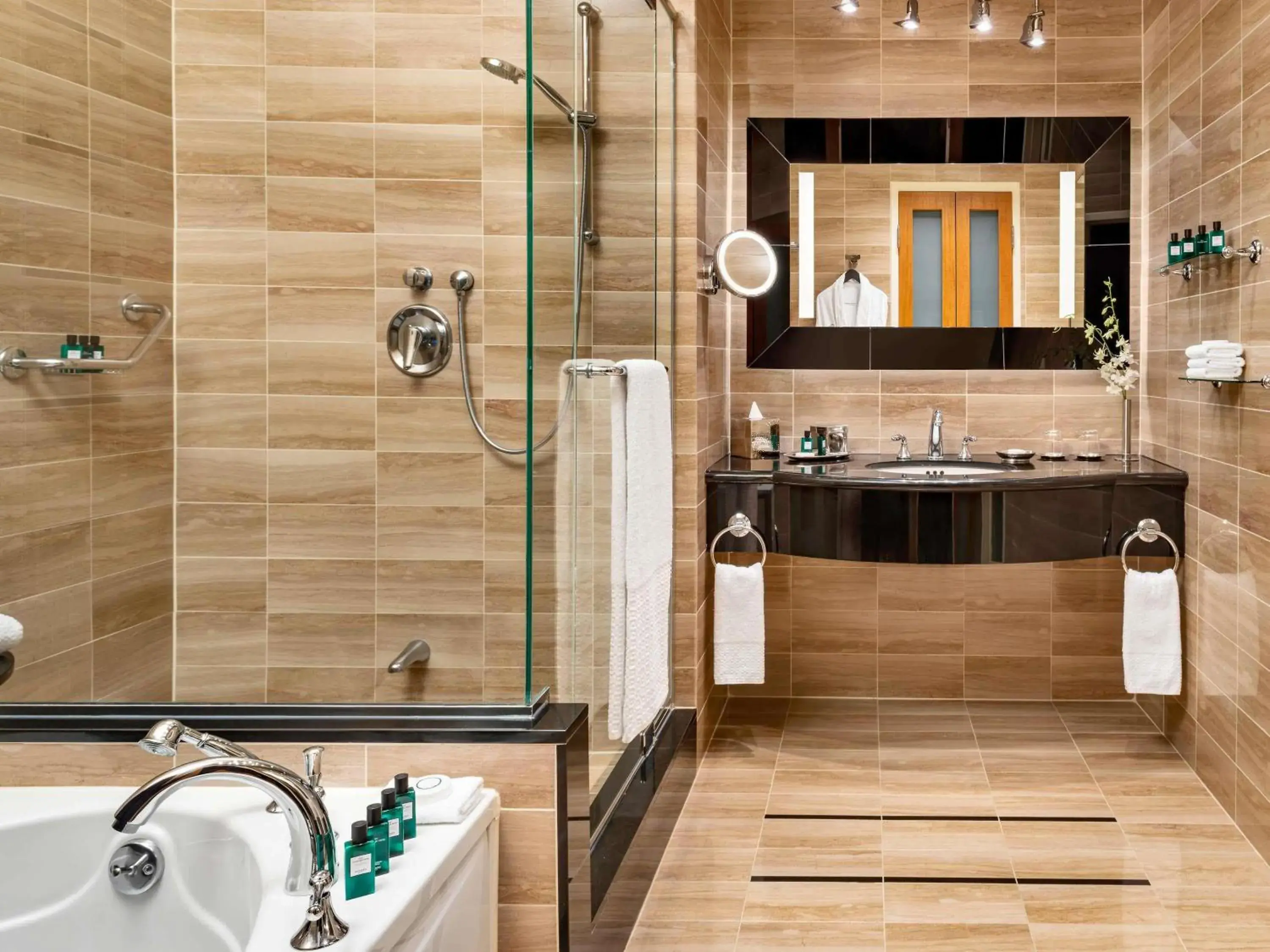 Photo of the whole room in Sofitel Montreal Golden Mile Photo of the whole room in Sofitel Montreal Golden Mile