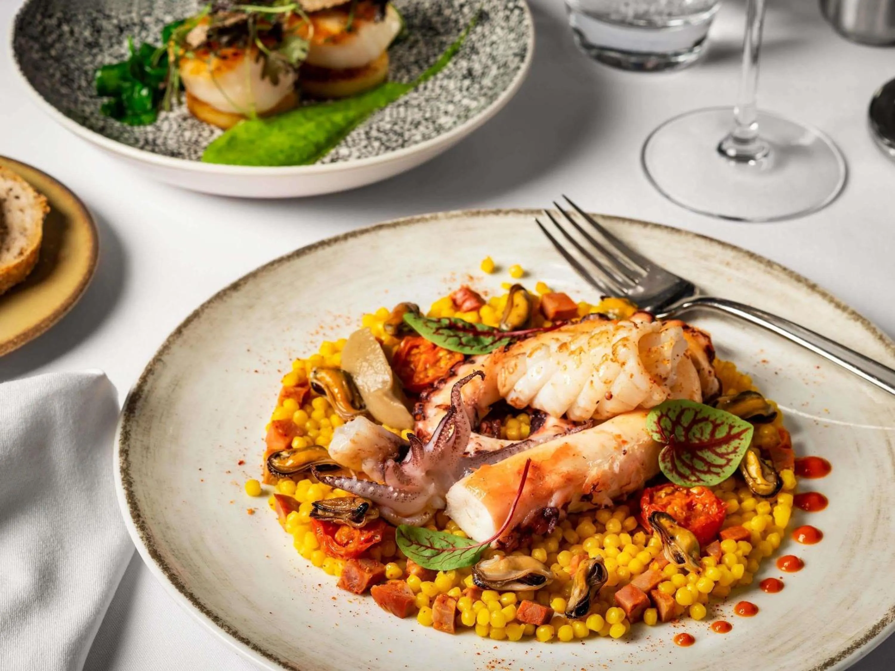 Restaurant/places to eat in Sofitel Montreal Golden Mile