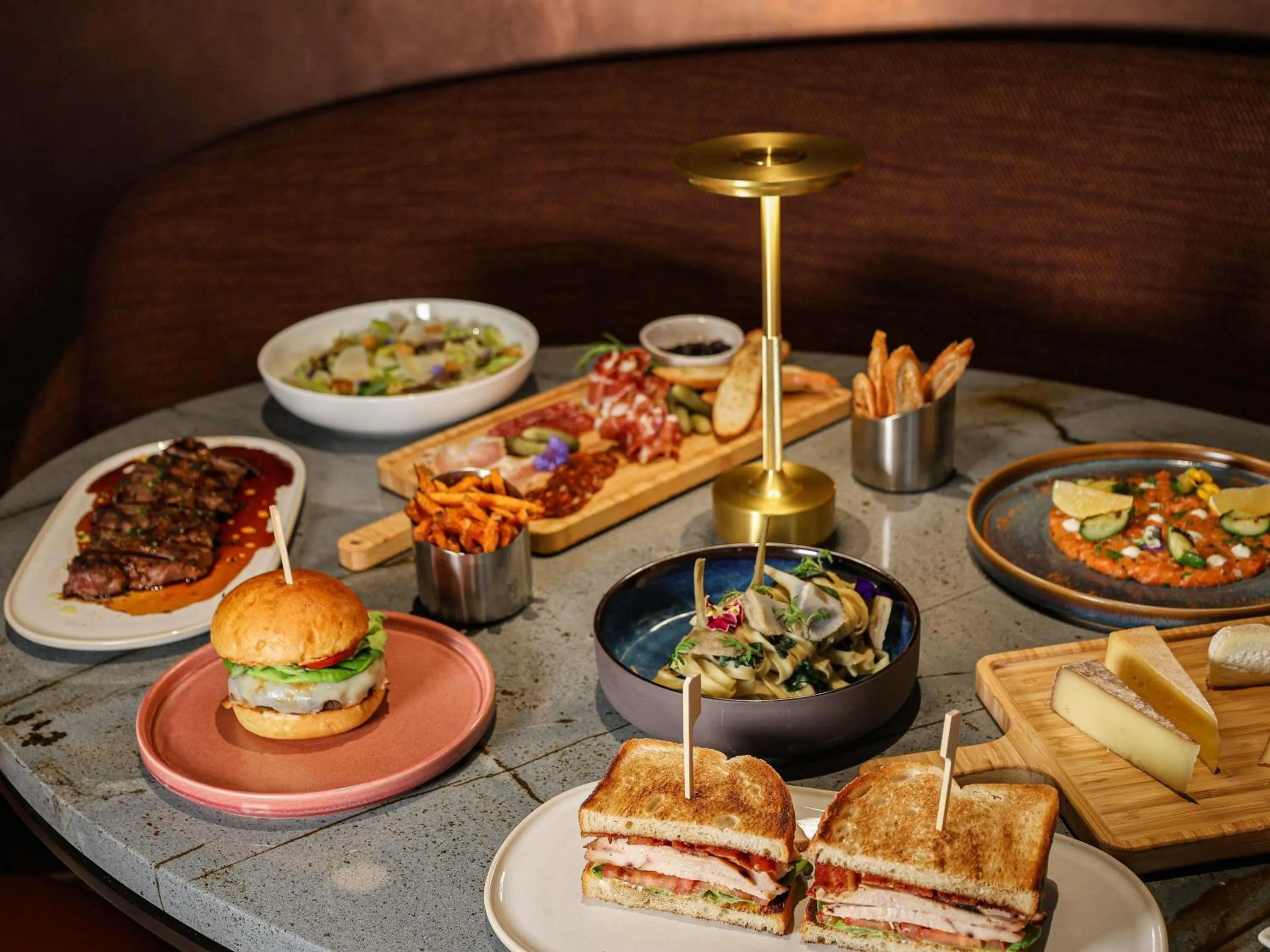 Lounge or bar in Sofitel Montreal Golden Mile