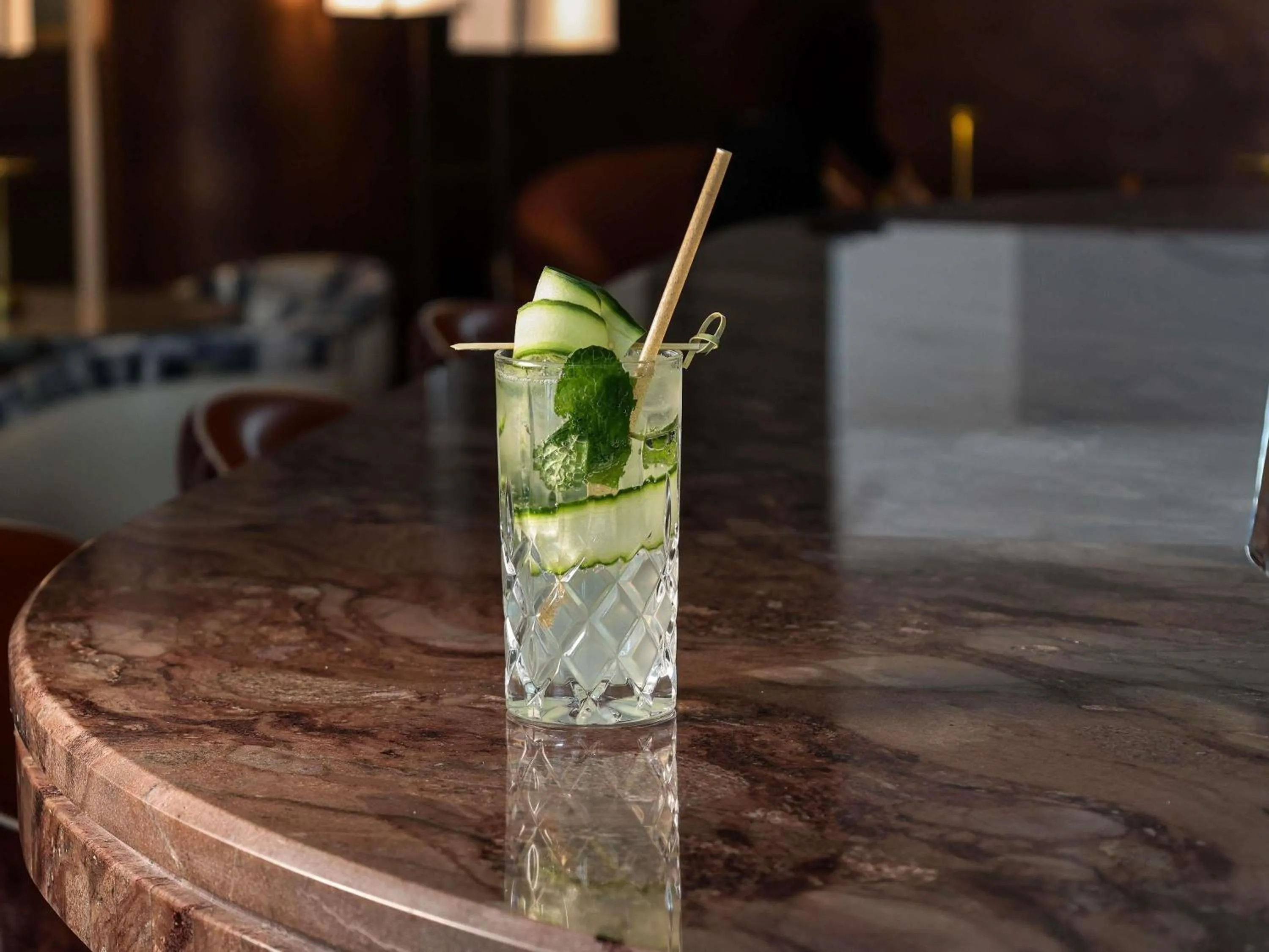 Lounge or bar in Sofitel Montreal Golden Mile