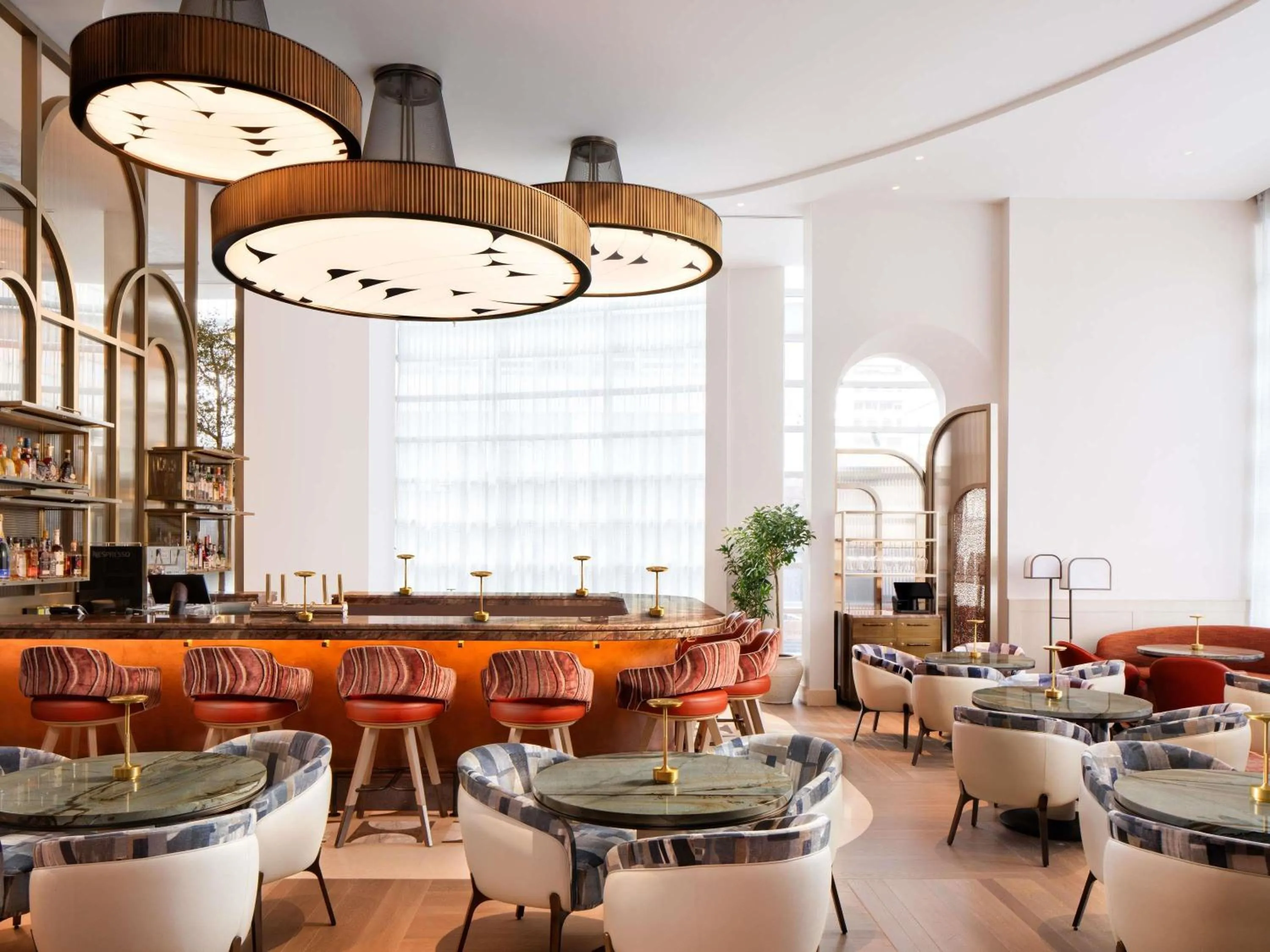 Lounge or bar in Sofitel Montreal Golden Mile