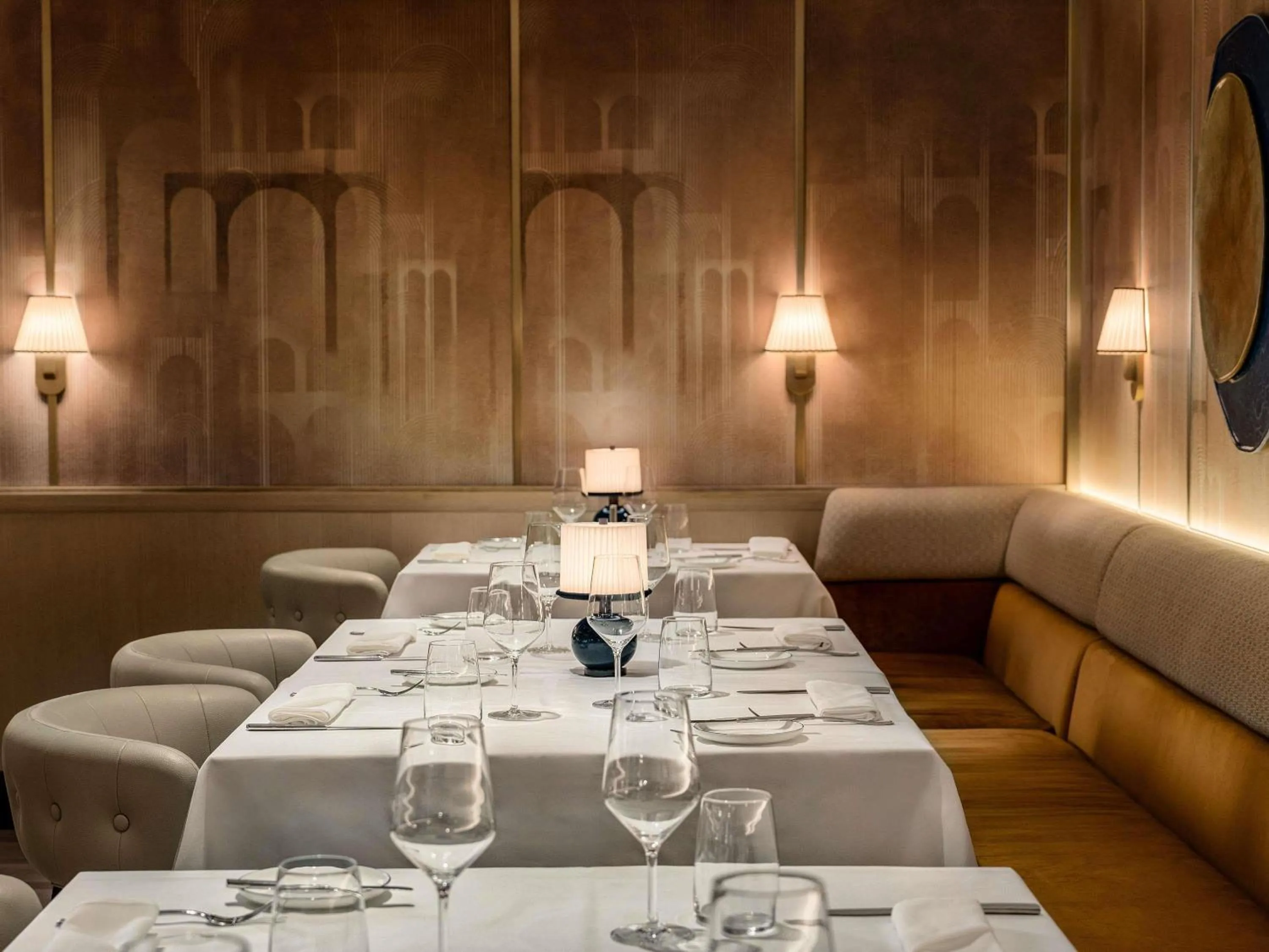 Restaurant/places to eat in Sofitel Montreal Golden Mile