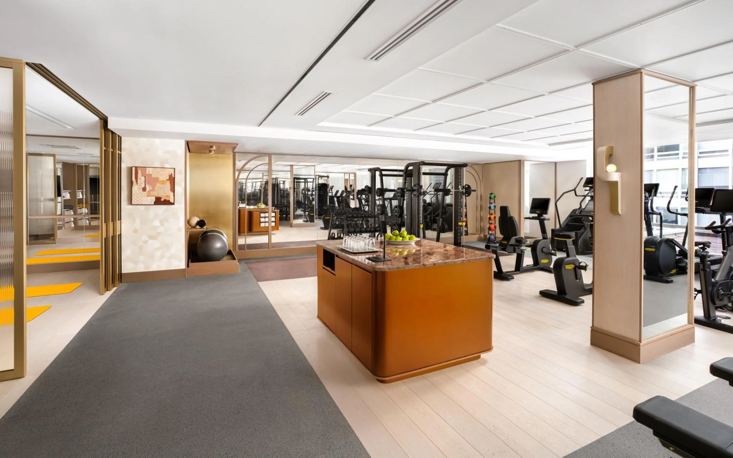 Fitness centre/facilities in Sofitel Montreal Golden Mile