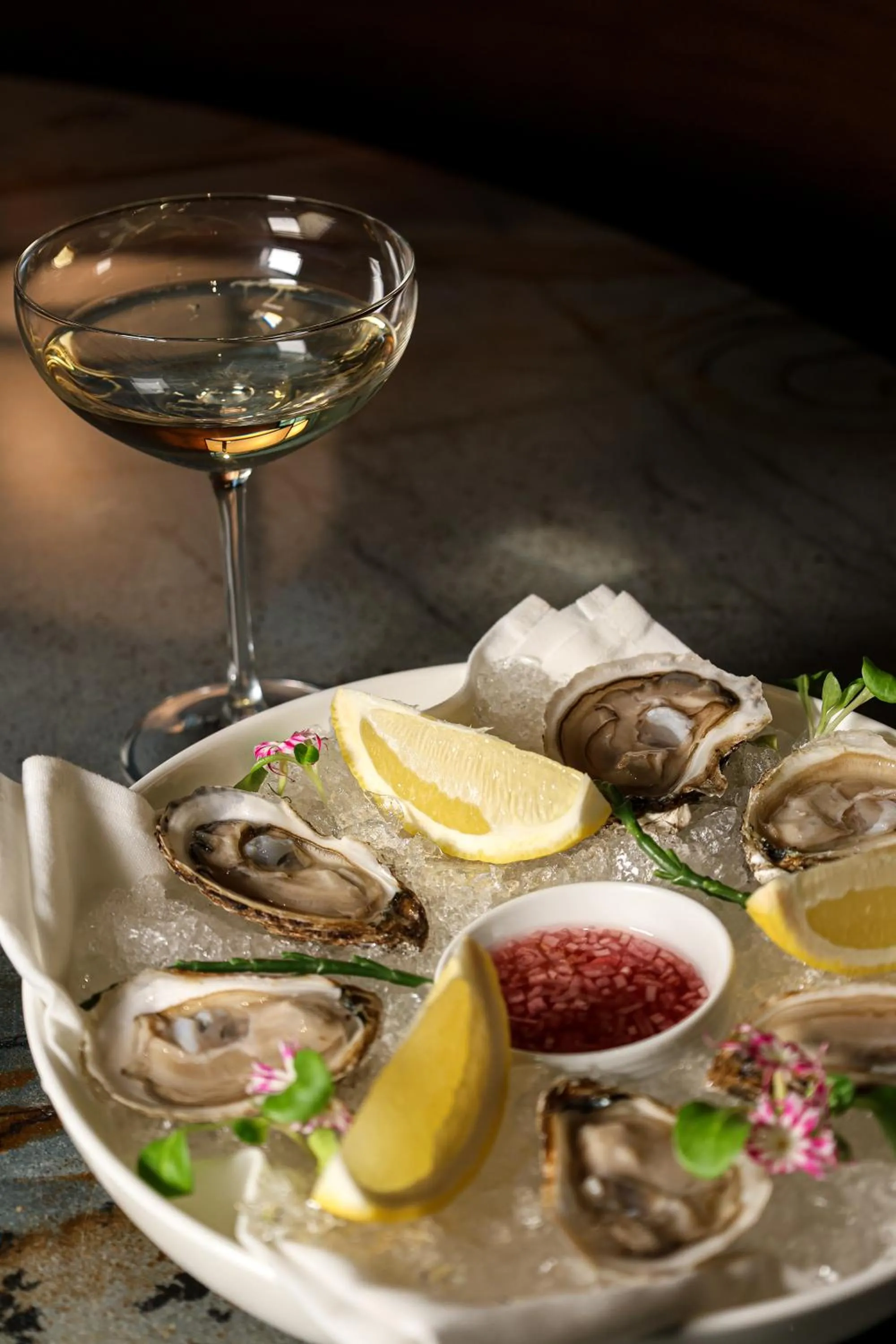 Lounge or bar in Sofitel Montreal Golden Mile